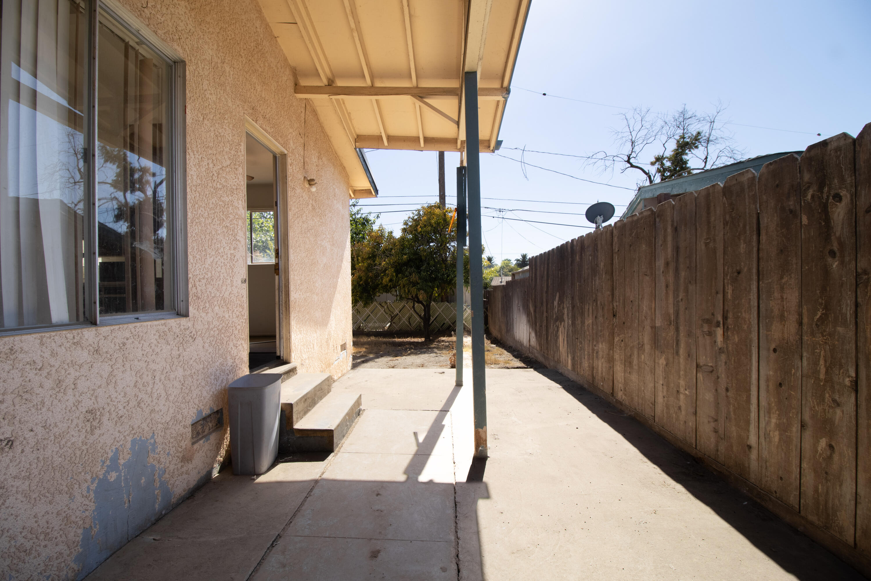 877 E Thurman Ave, Porterville, CA 93257