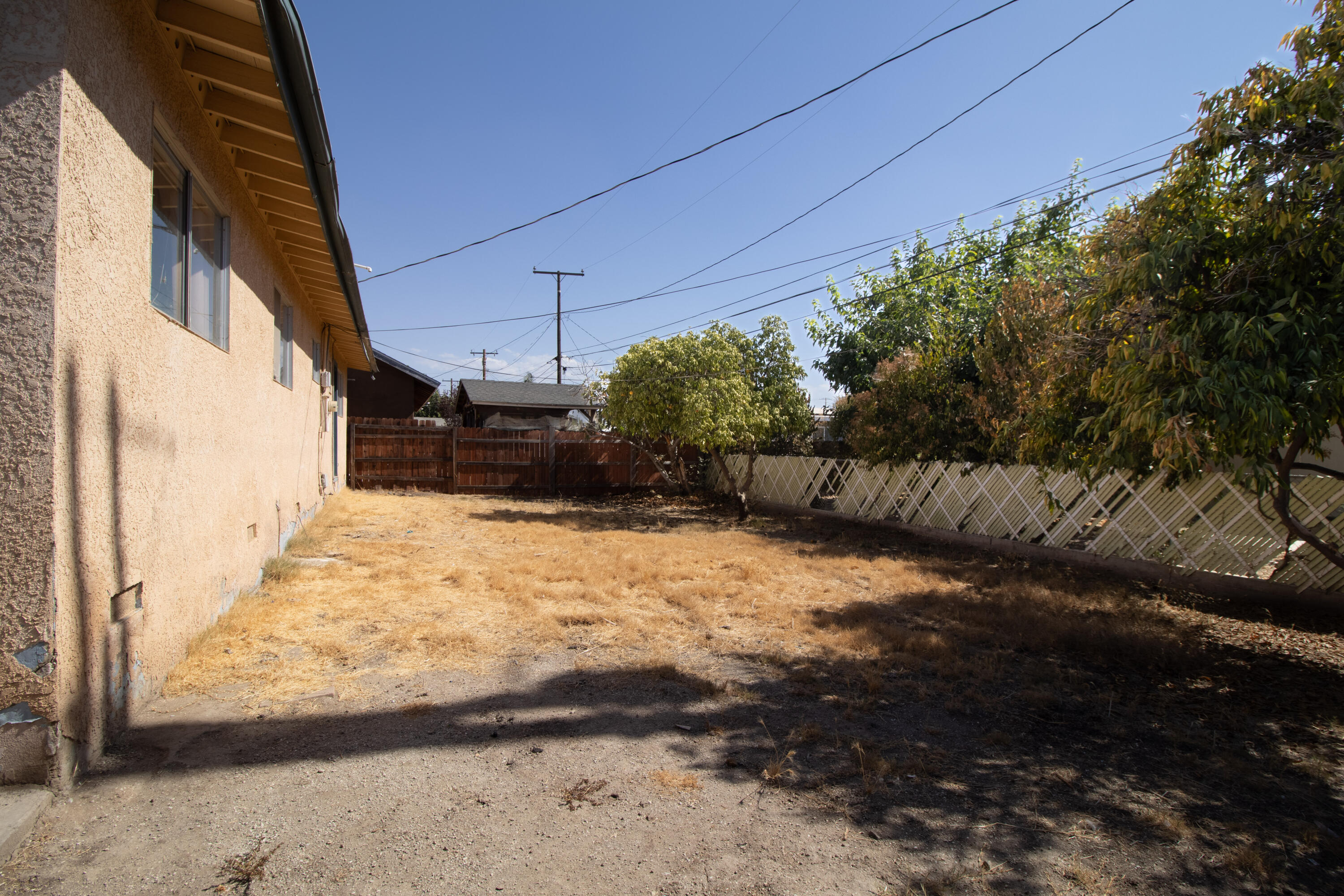 877 E Thurman Ave, Porterville, CA 93257
