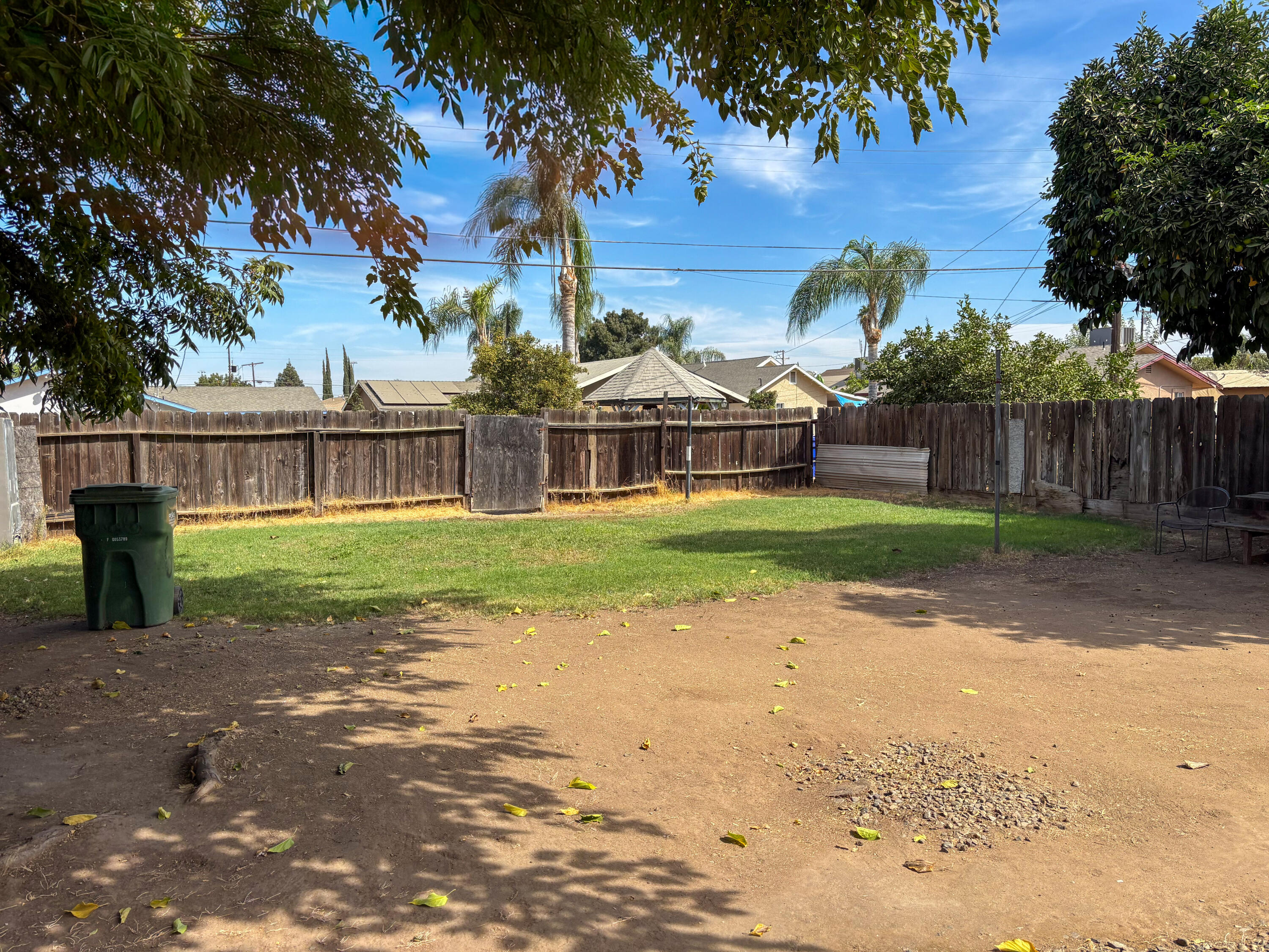 1093 E Academy Way, Dinuba, CA 93618