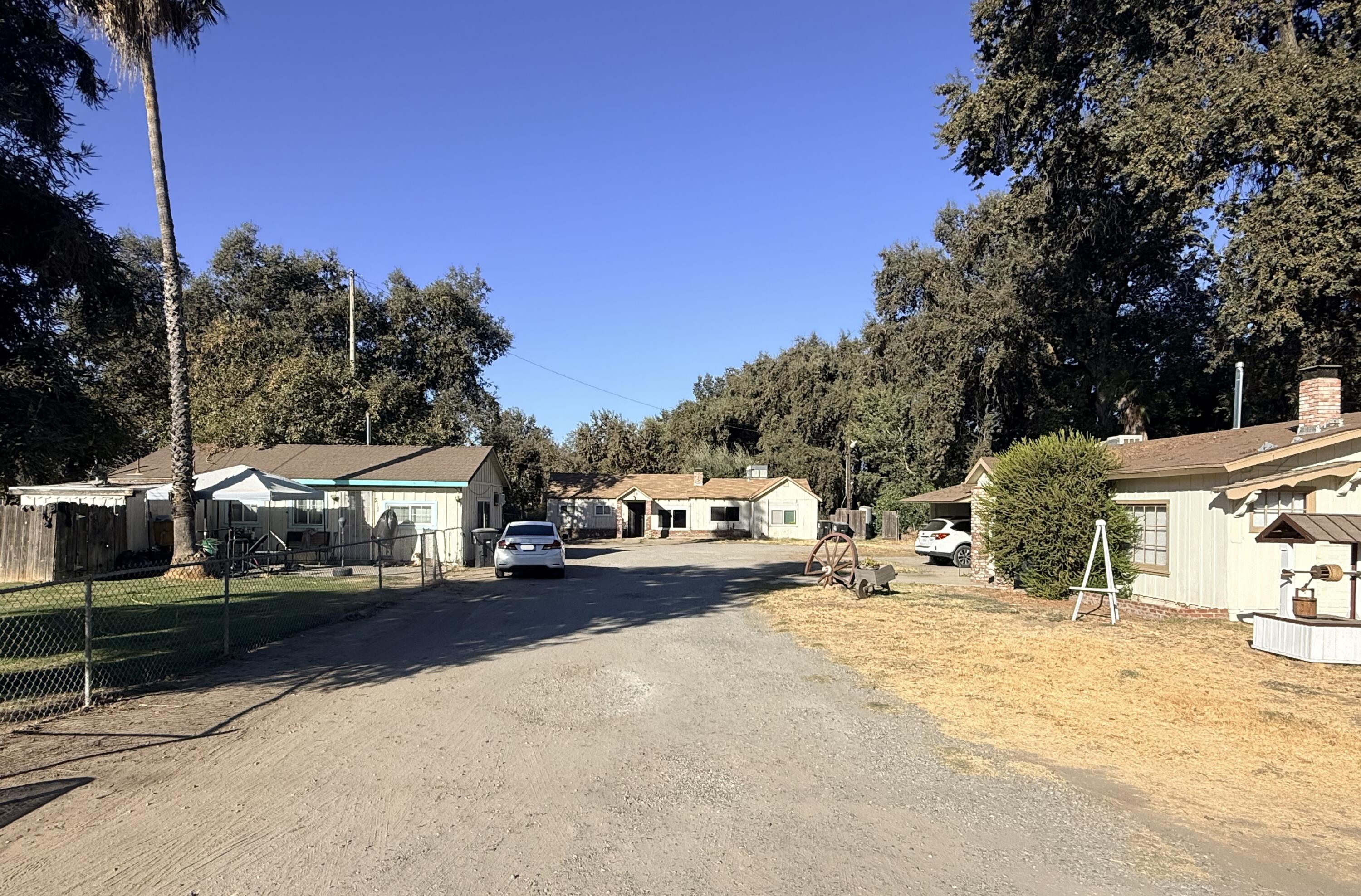 143 S Linwood St, Visalia, CA 93291