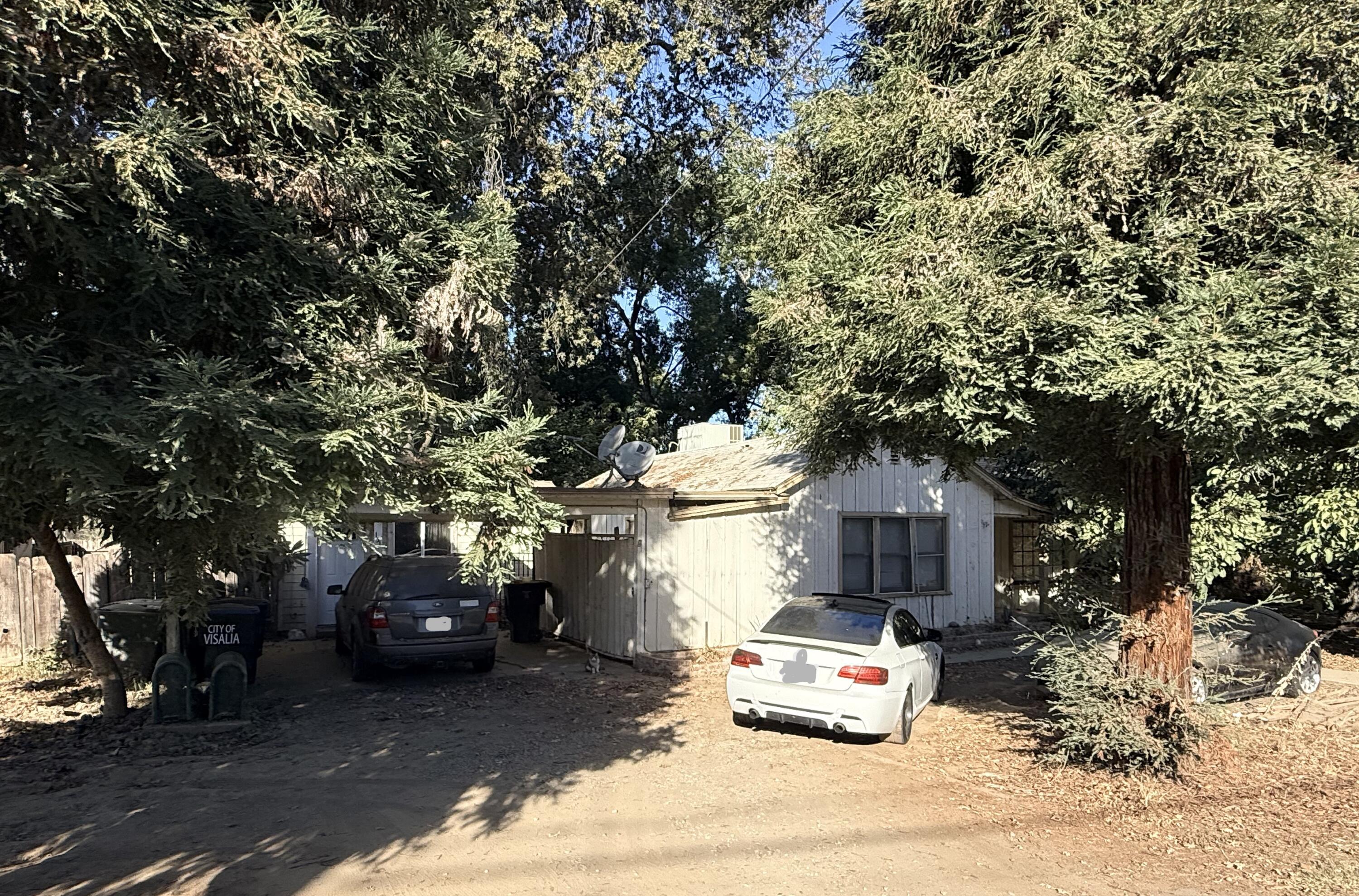 143 S Linwood St, Visalia, CA 93291