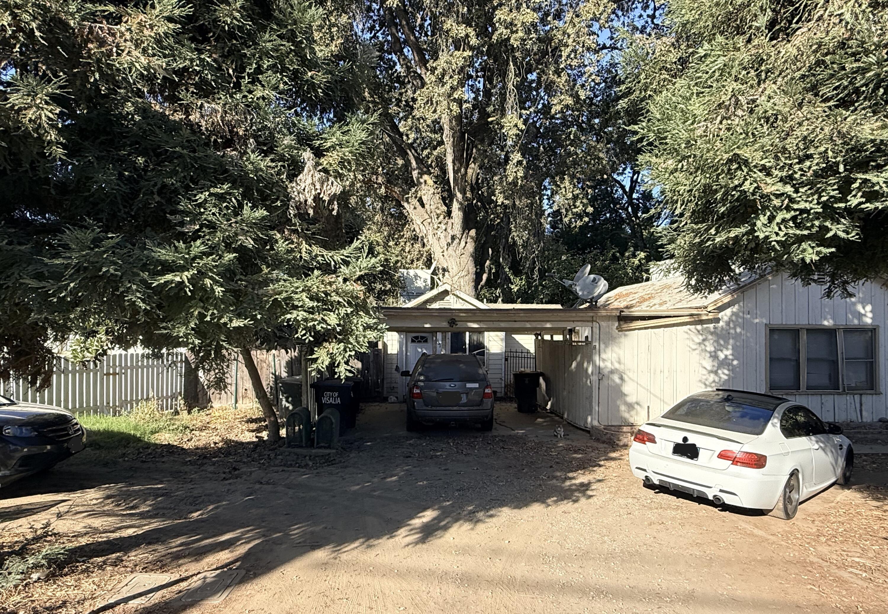 143 S Linwood St, Visalia, CA 93291
