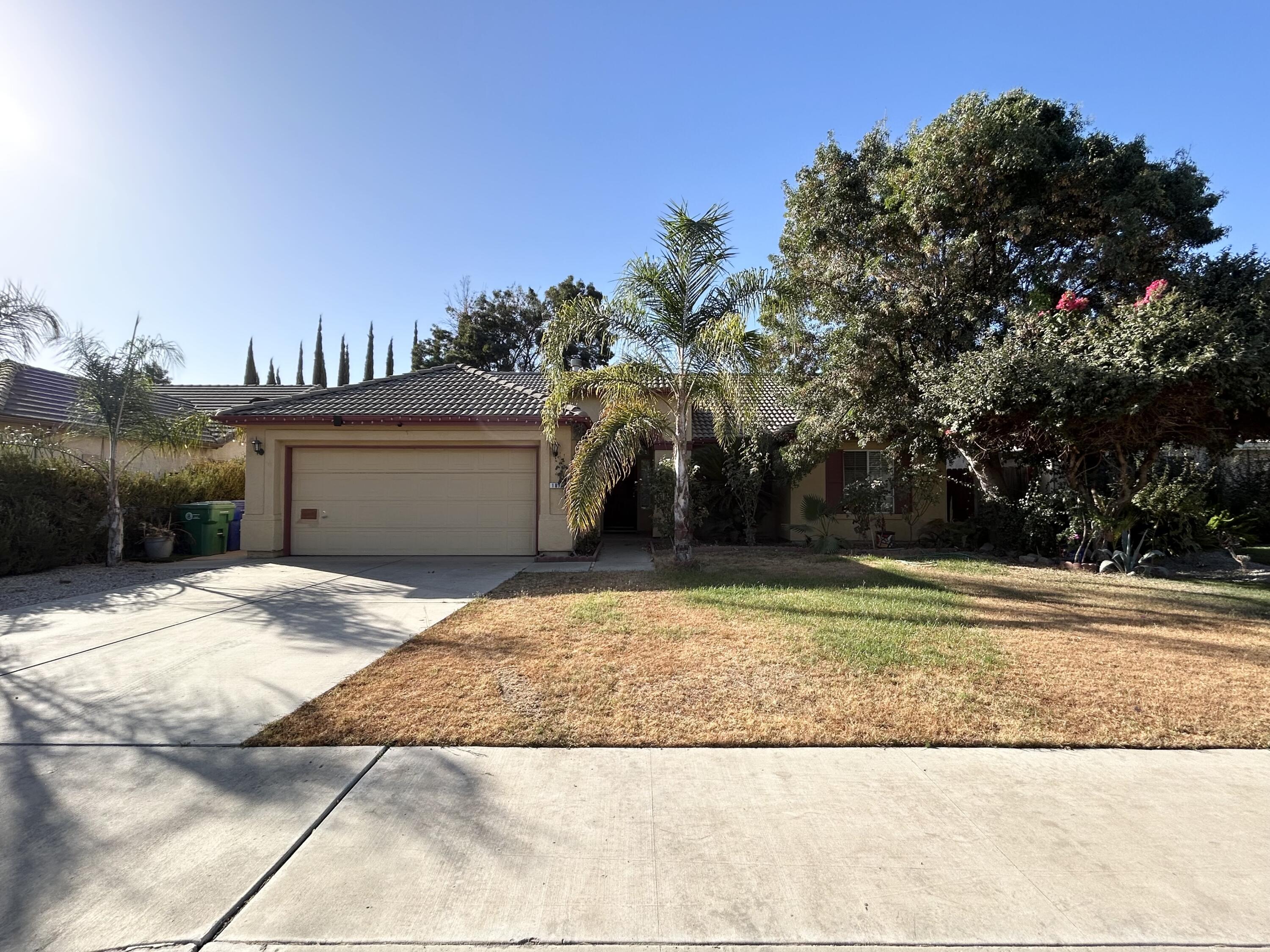 1877 W Nancy Ave, Porterville, CA 93257