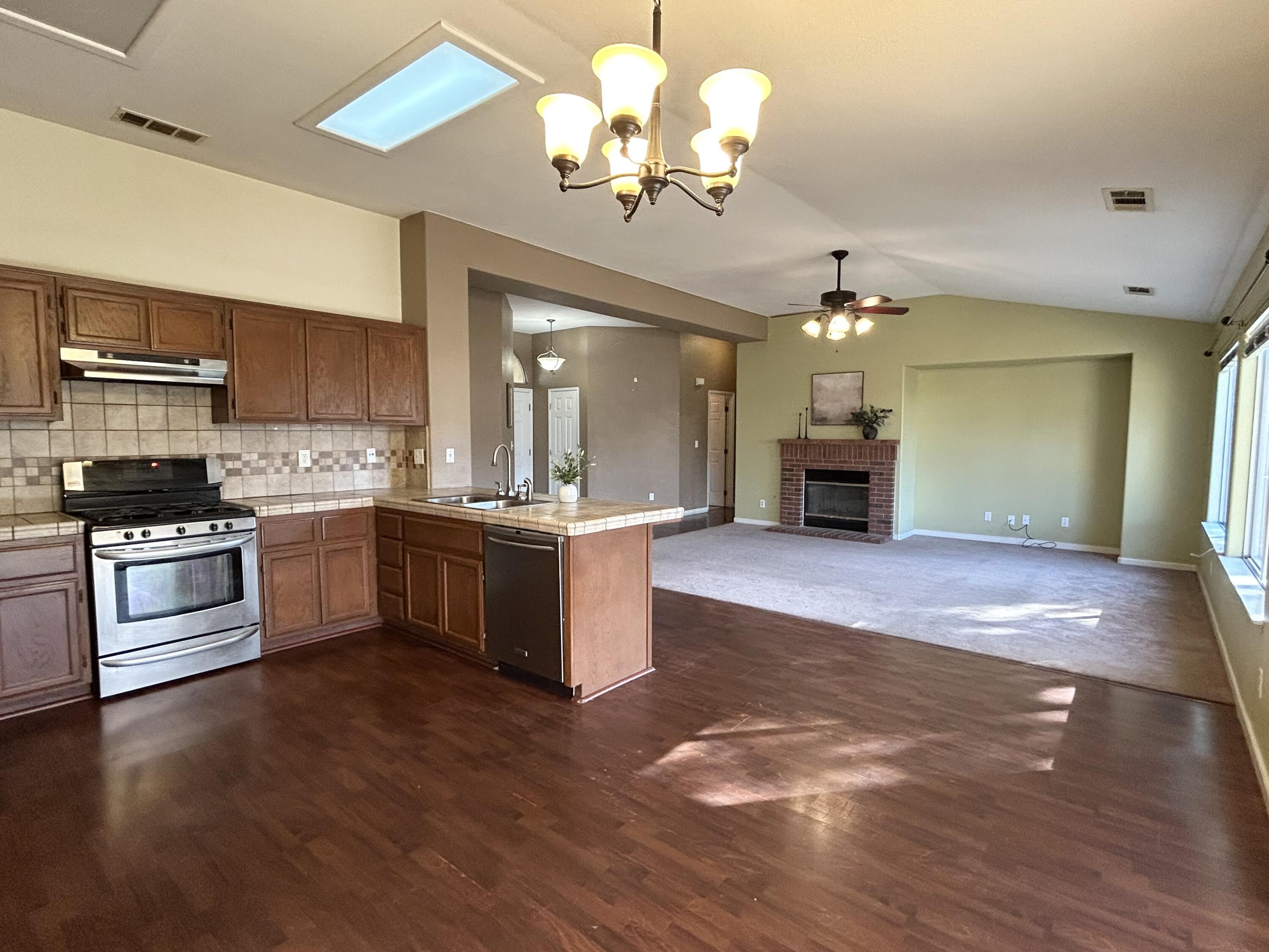 1877 W Nancy Ave, Porterville, CA 93257