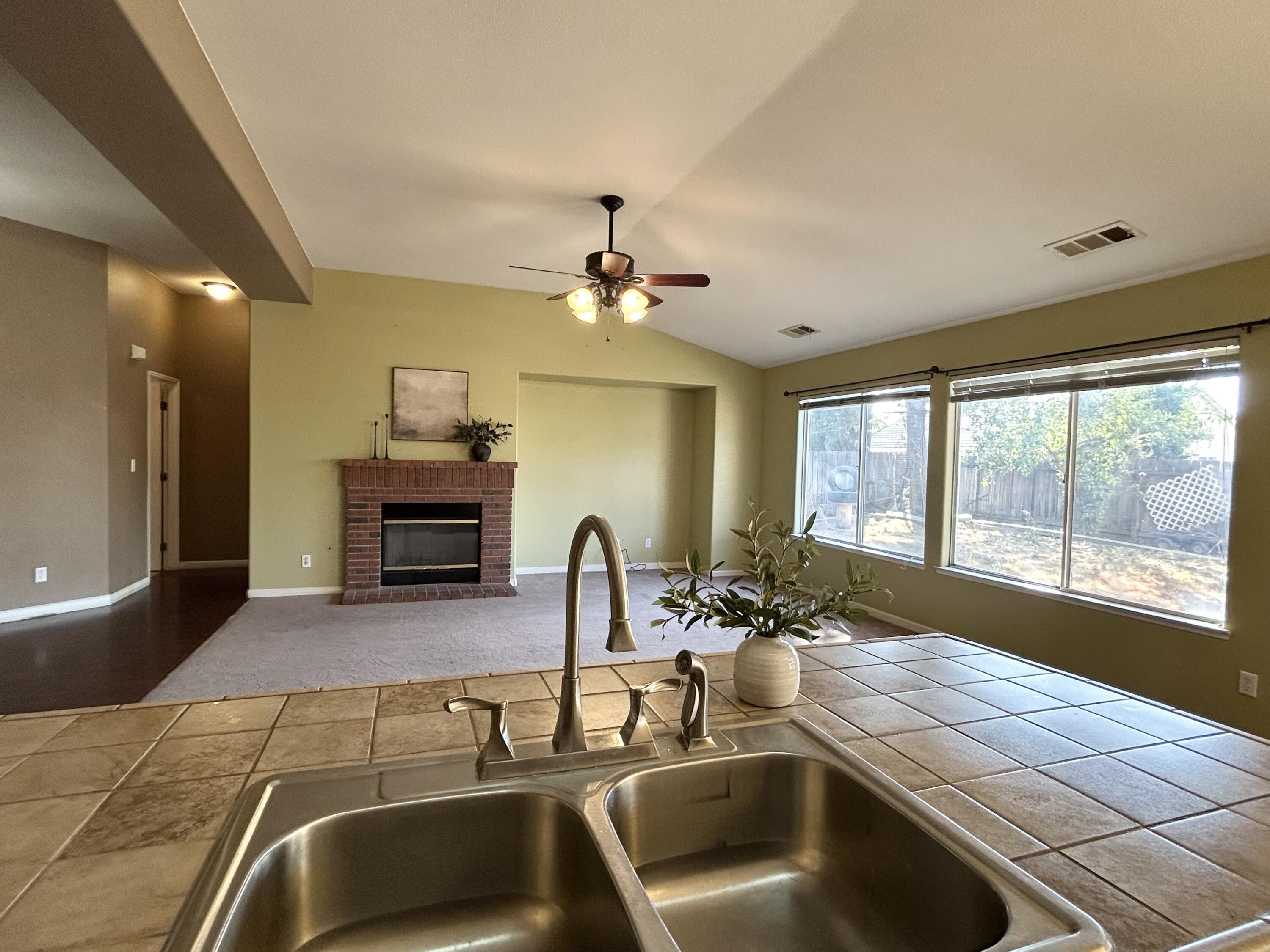 1877 W Nancy Ave, Porterville, CA 93257
