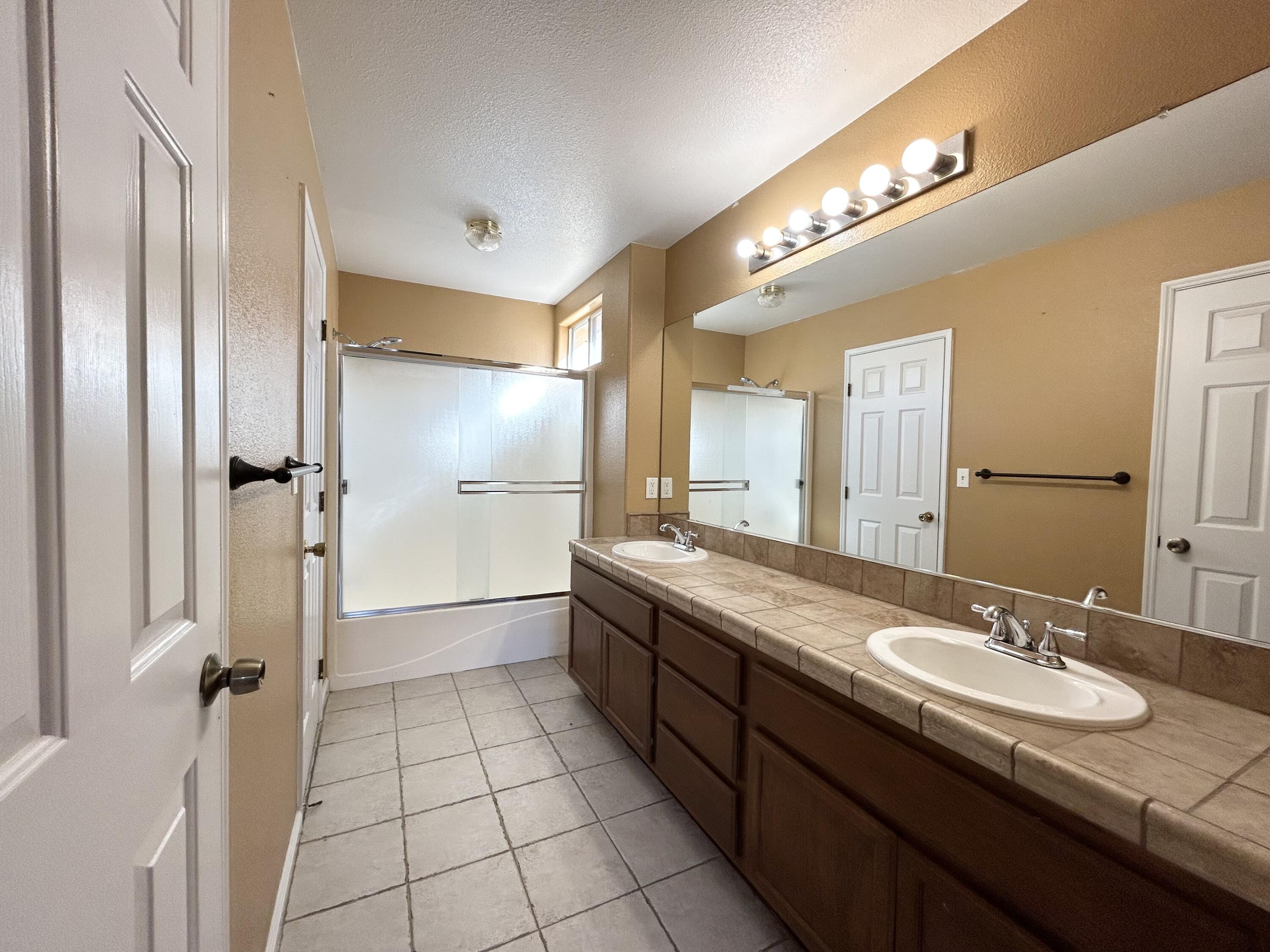 1877 W Nancy Ave, Porterville, CA 93257