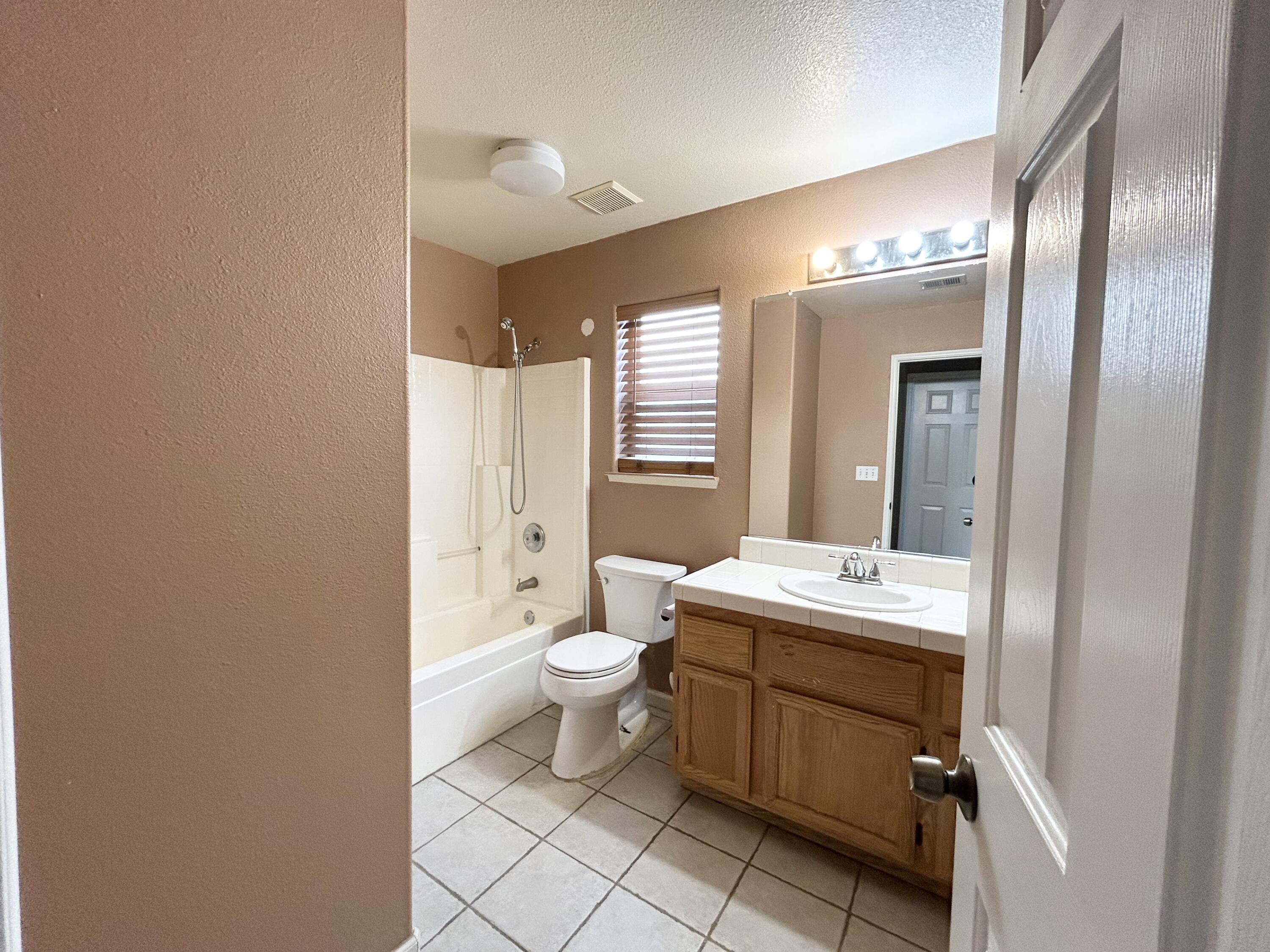 1877 W Nancy Ave, Porterville, CA 93257