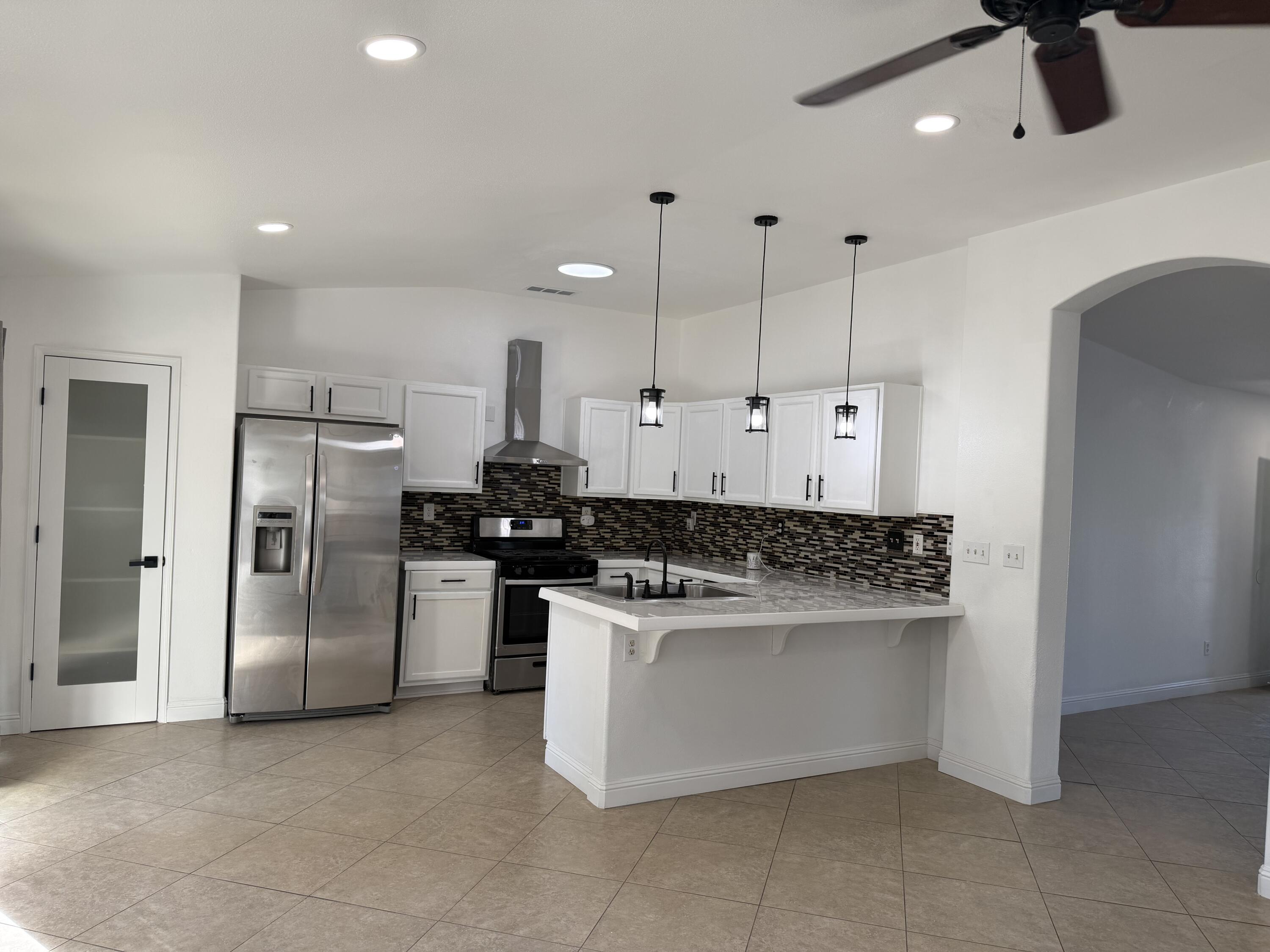 1911 W Pioneer Ave Ave, Porterville, CA 93257