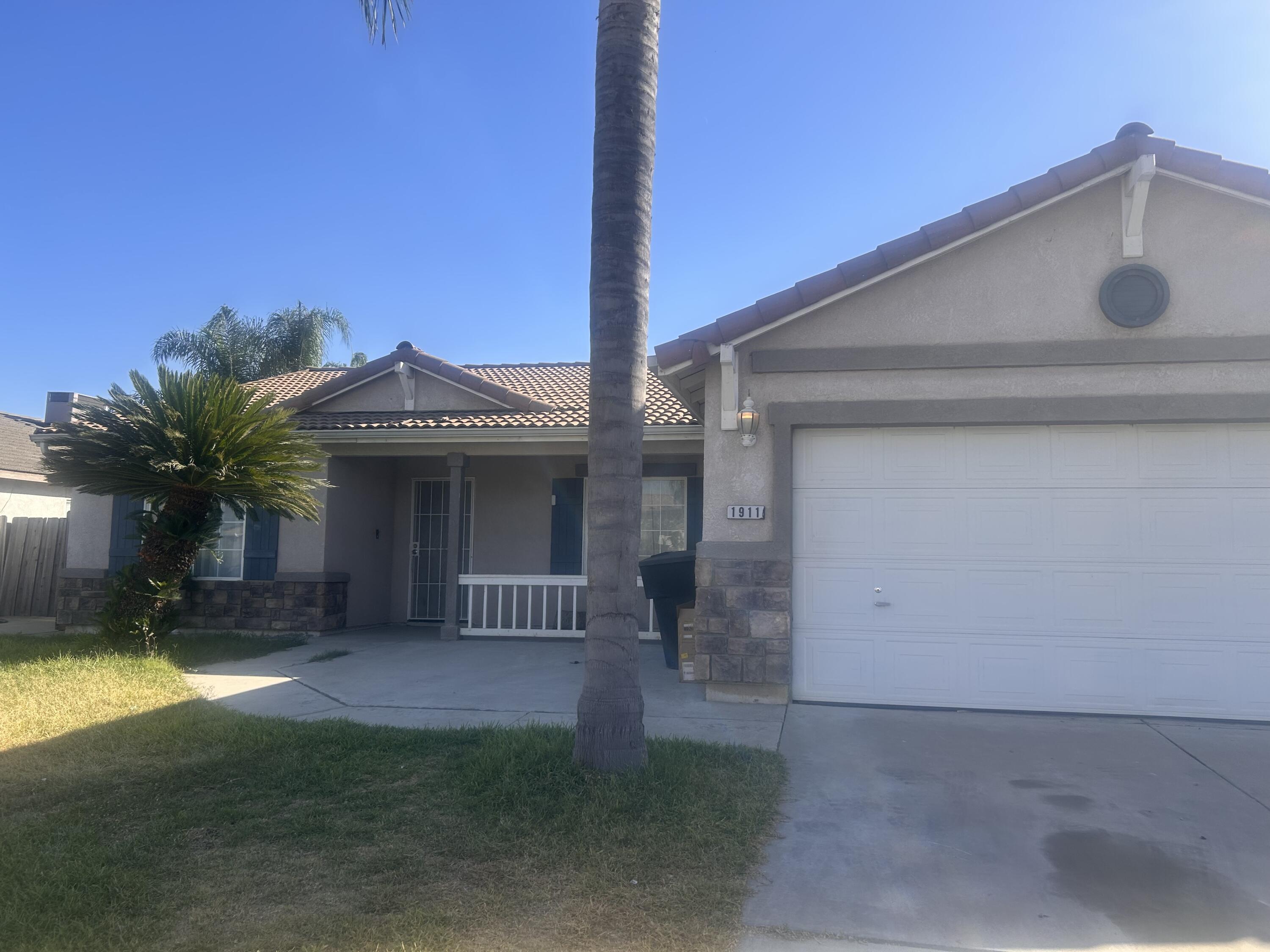 1911 W Pioneer Ave Ave, Porterville, CA 93257