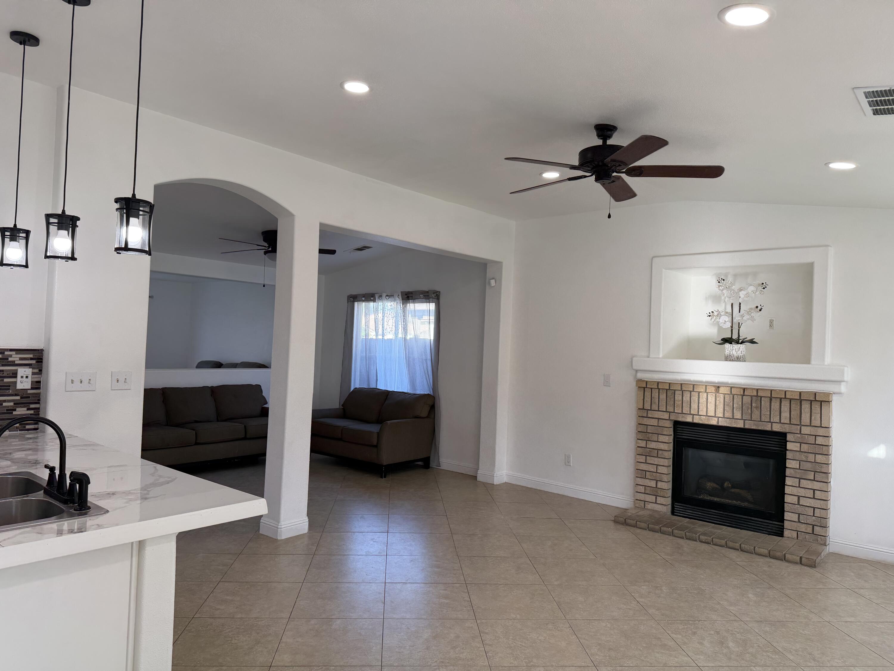1911 W Pioneer Ave Ave, Porterville, CA 93257