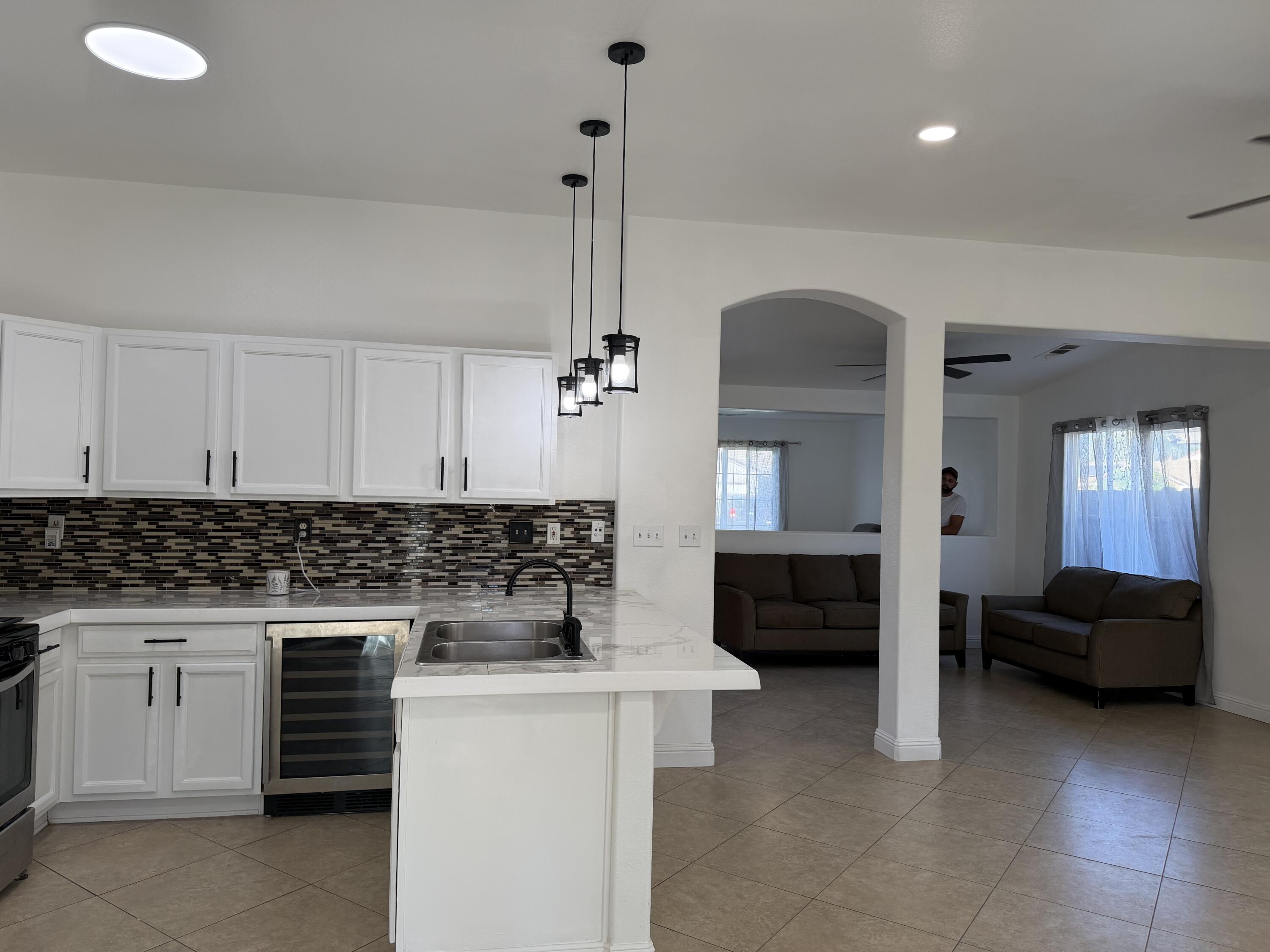 1911 W Pioneer Ave Ave, Porterville, CA 93257