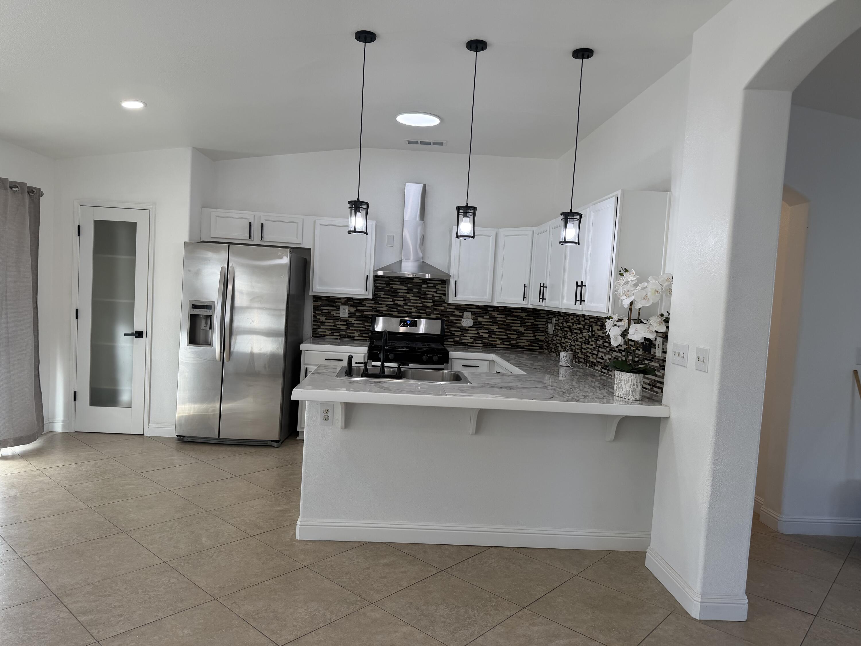 1911 W Pioneer Ave Ave, Porterville, CA 93257