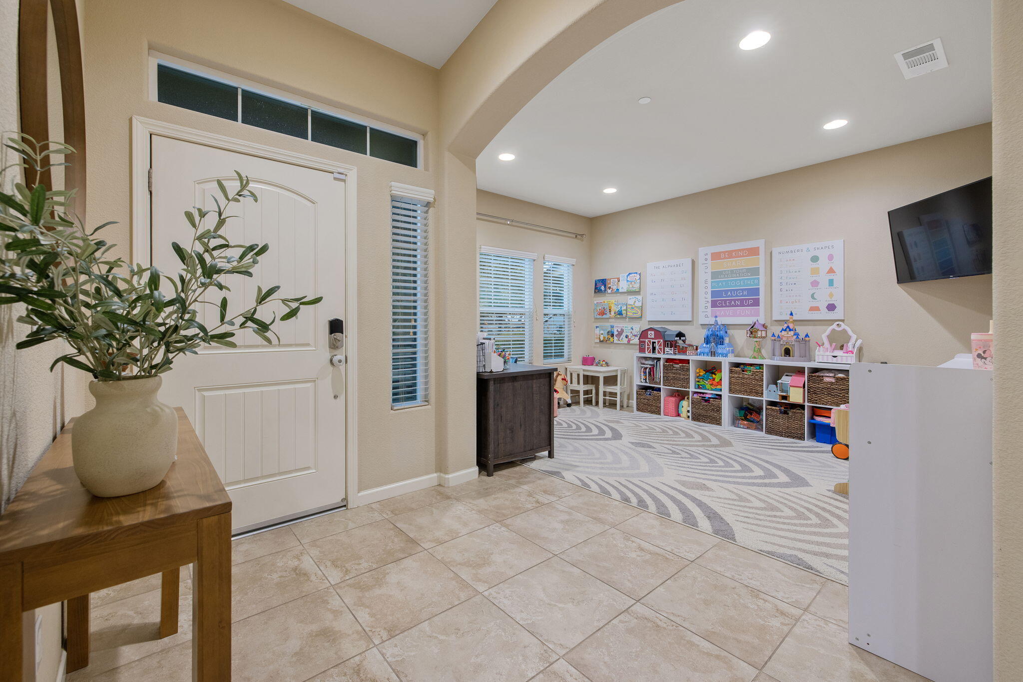 2597 Ship Rock Ave, Tulare, CA 93274