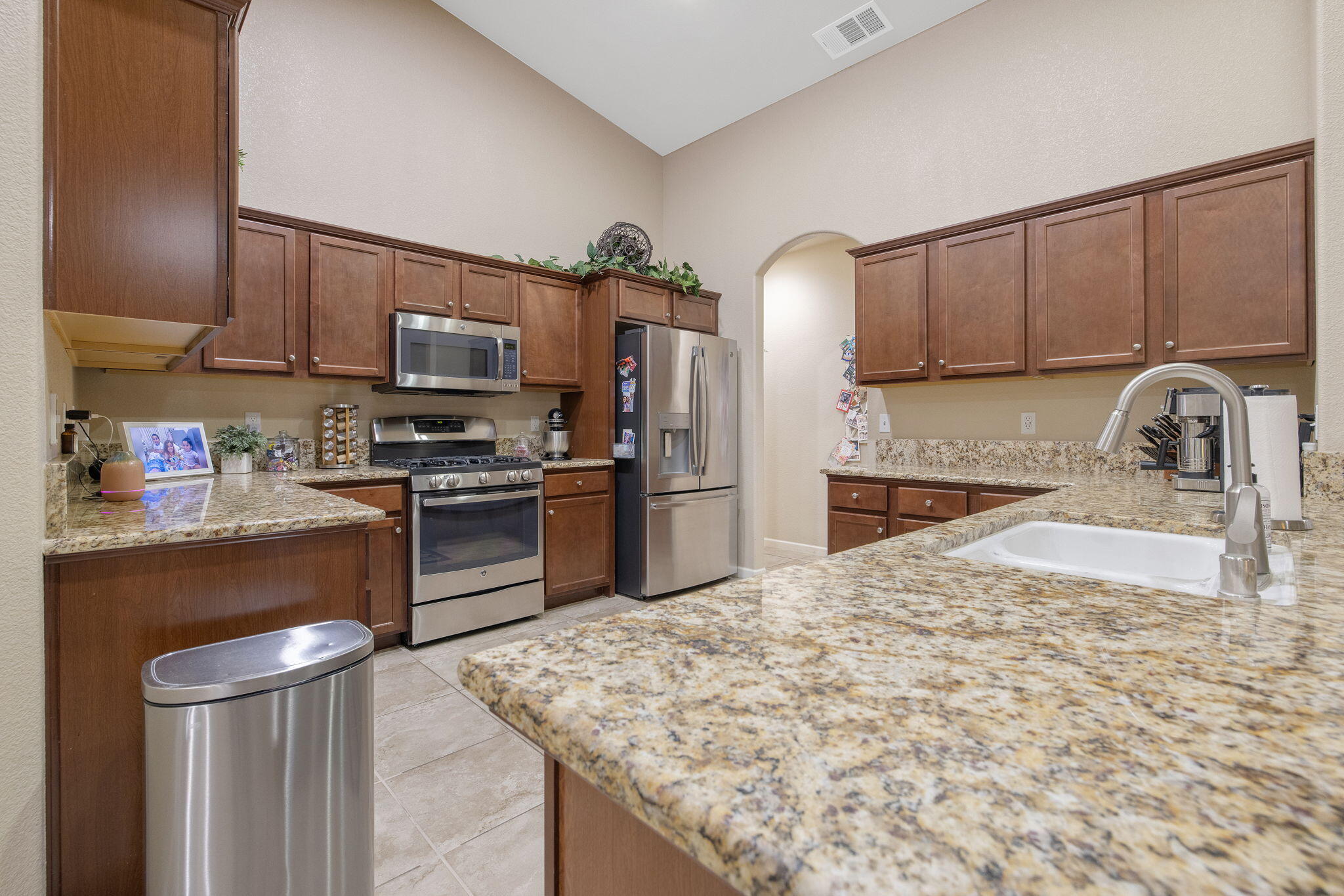 2597 Ship Rock Ave, Tulare, CA 93274