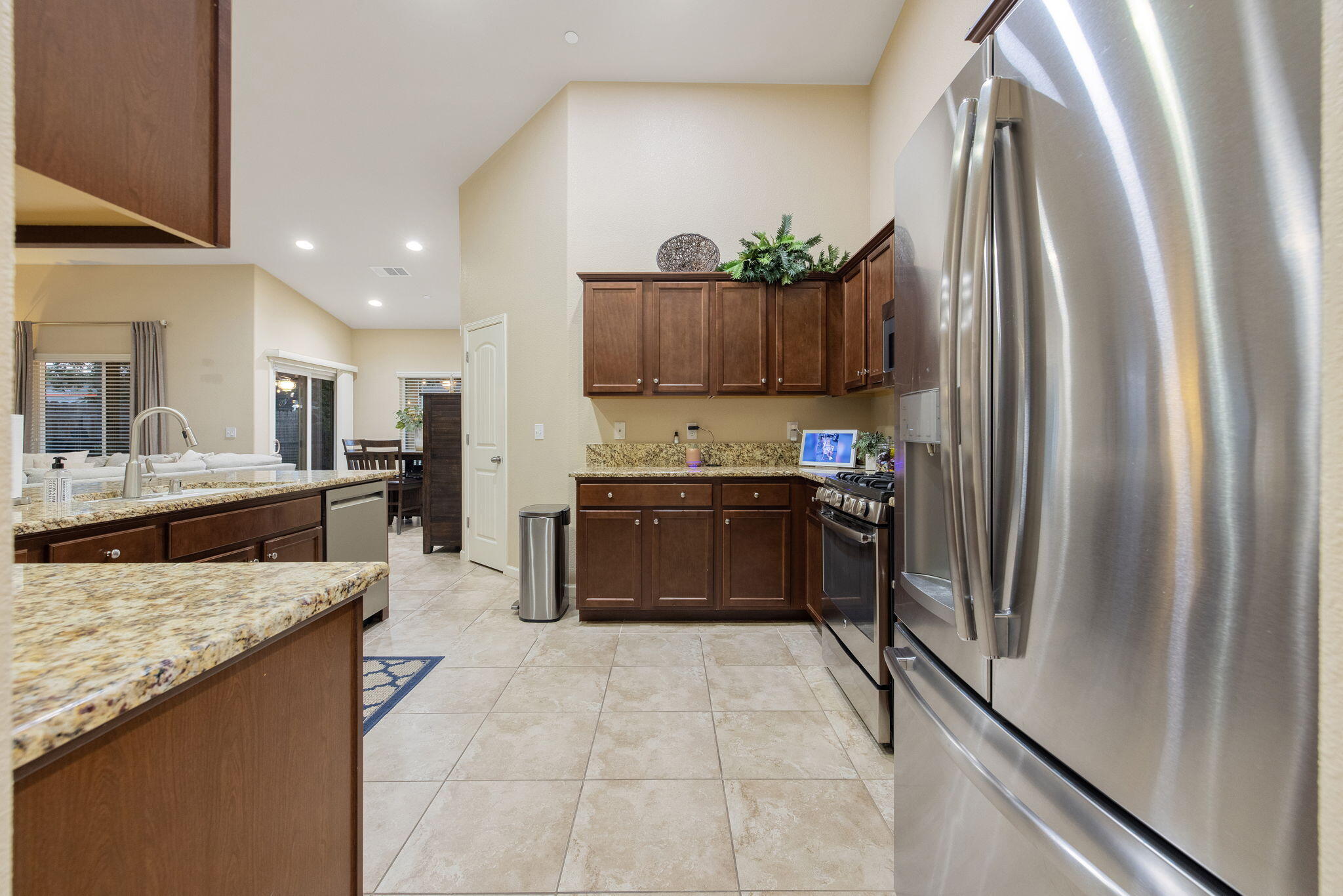 2597 Ship Rock Ave, Tulare, CA 93274