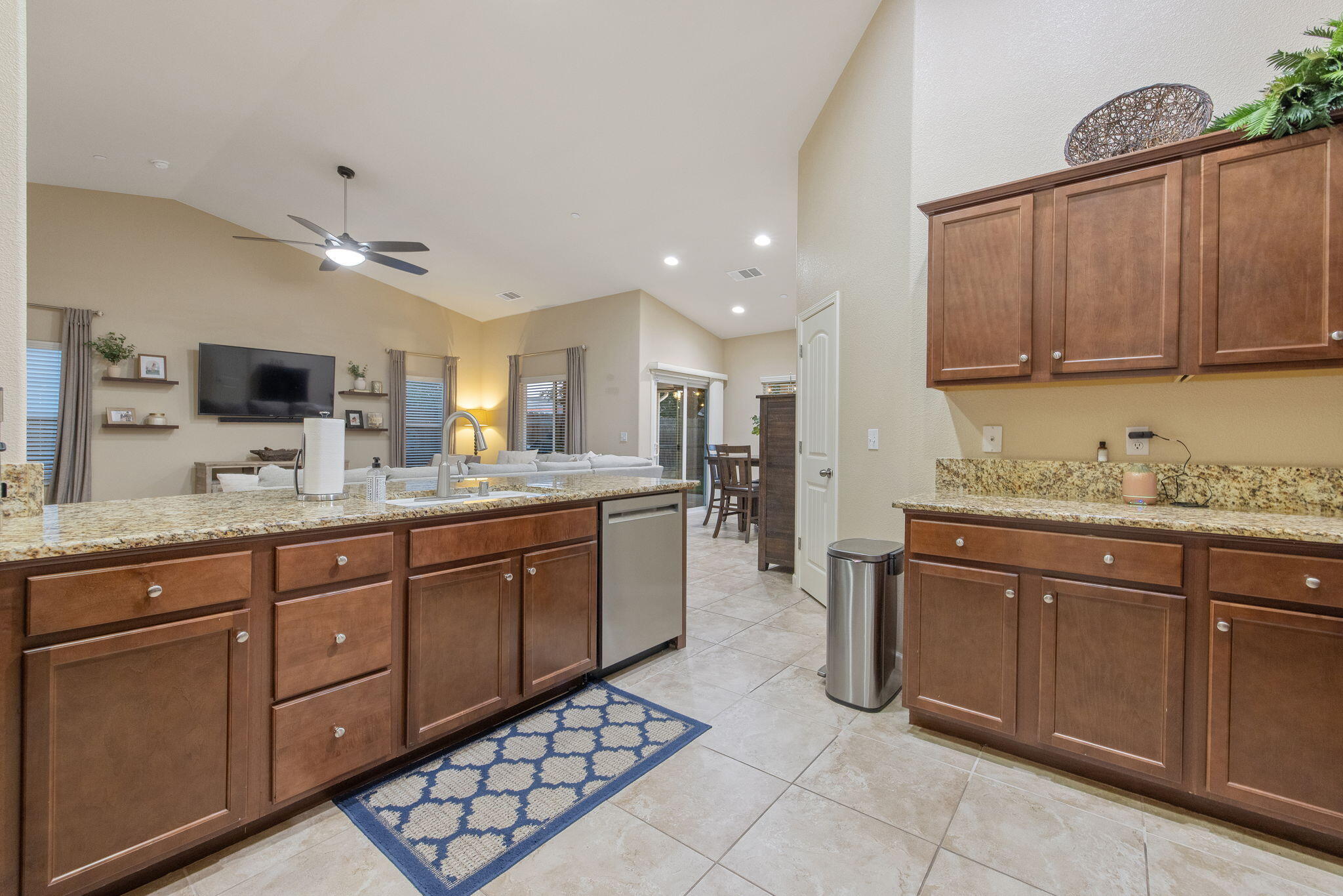 2597 Ship Rock Ave, Tulare, CA 93274