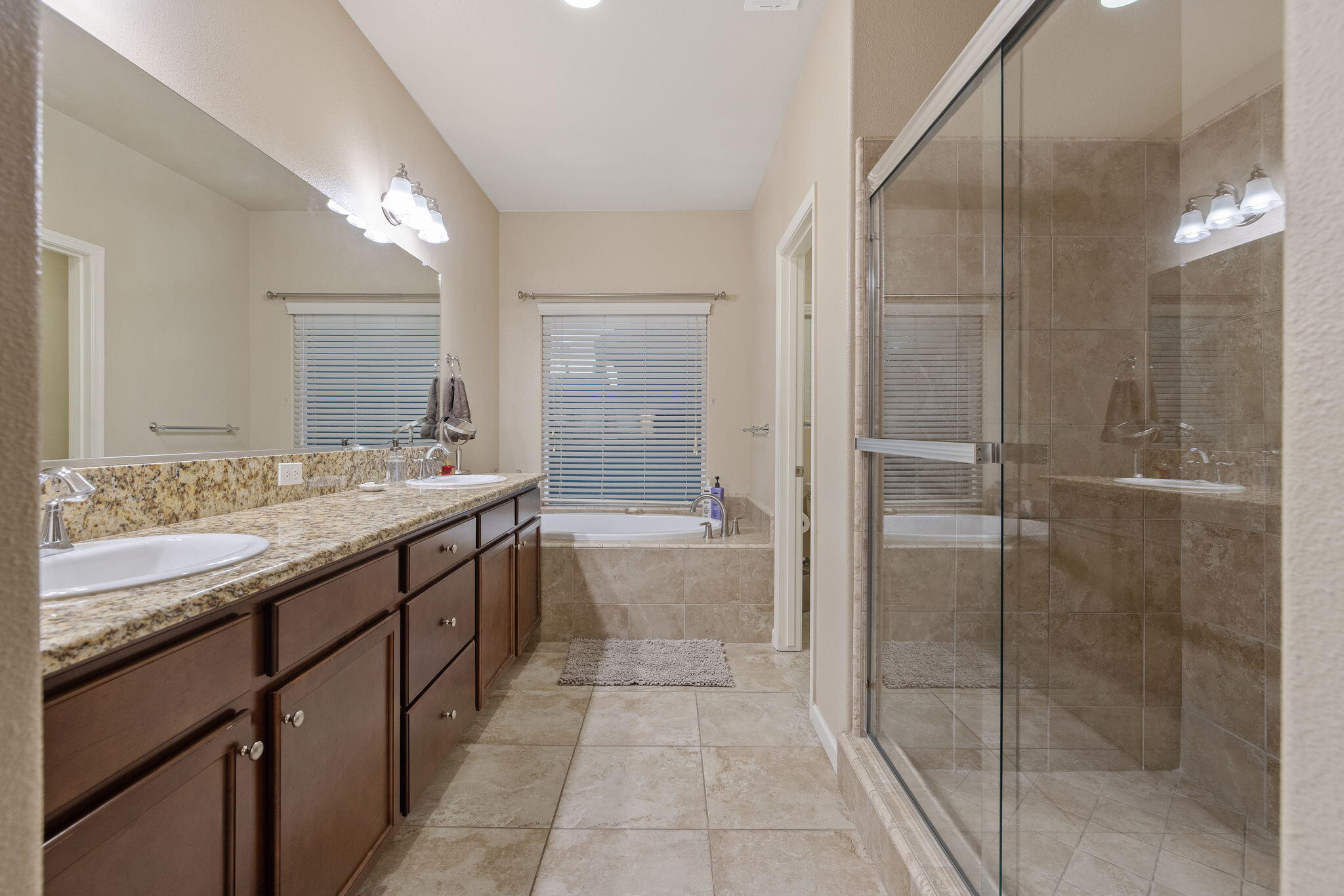 2597 Ship Rock Ave, Tulare, CA 93274