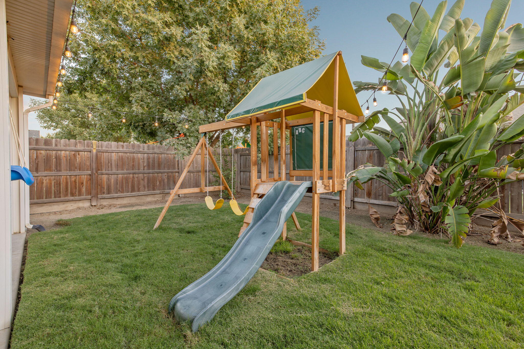 2597 Ship Rock Ave, Tulare, CA 93274