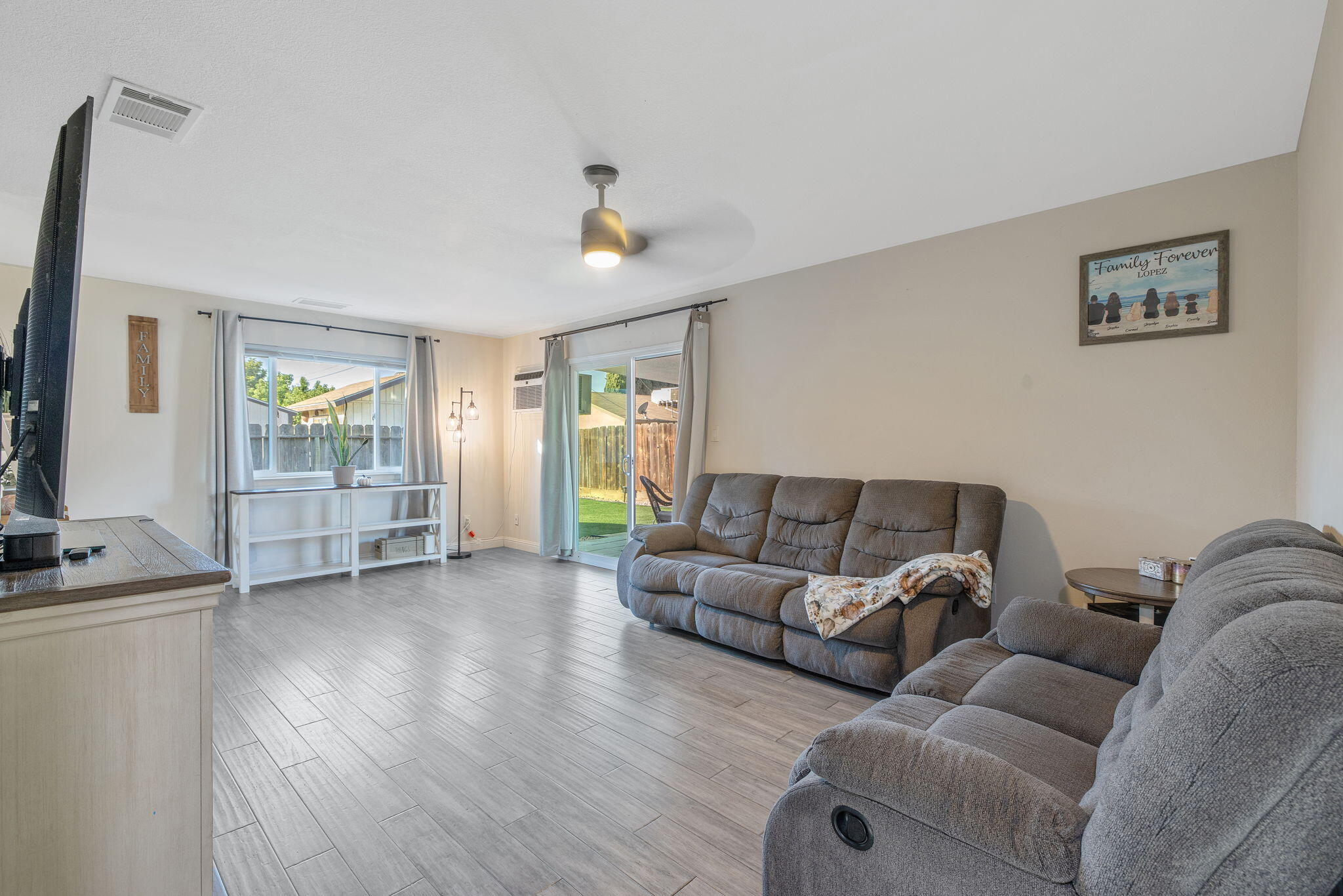 1447 S Thomas St, Visalia, CA 93292