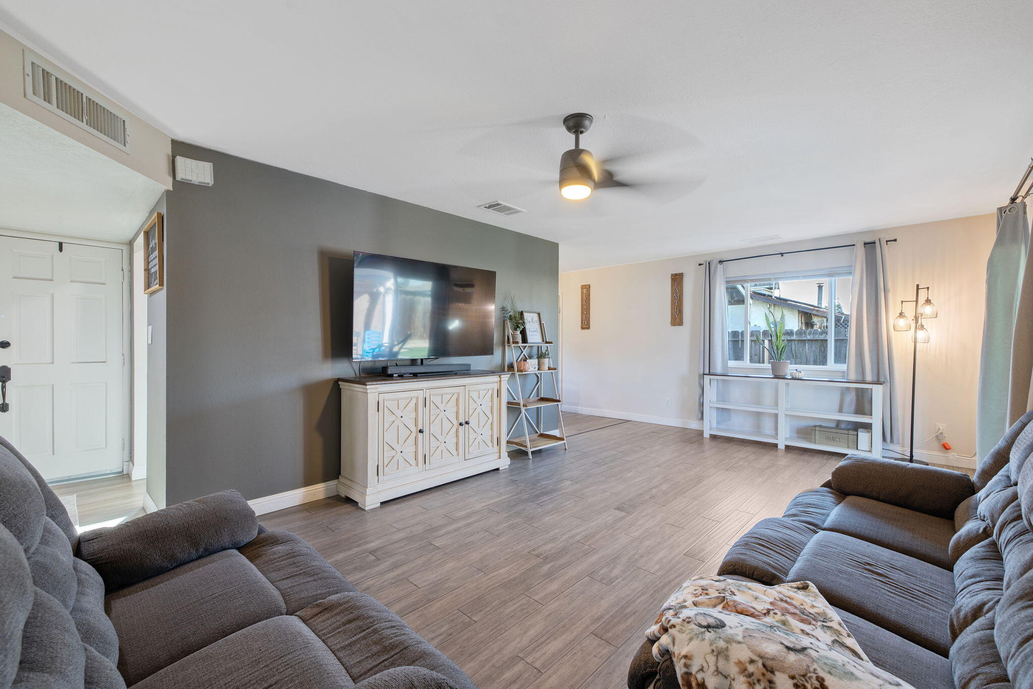 1447 S Thomas St, Visalia, CA 93292