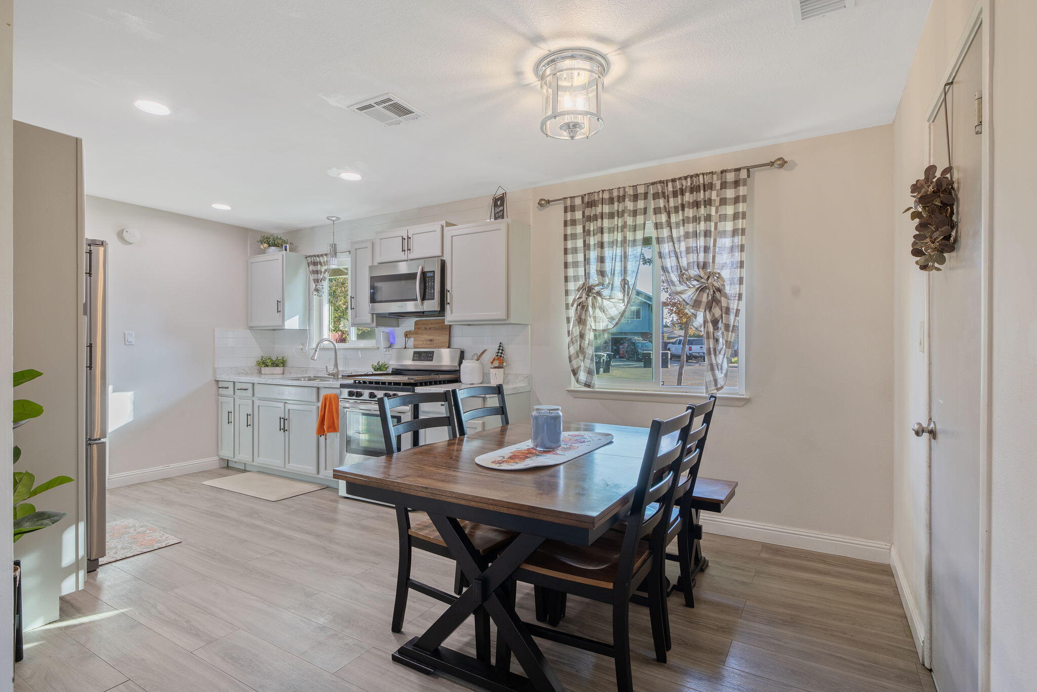 1447 S Thomas St, Visalia, CA 93292