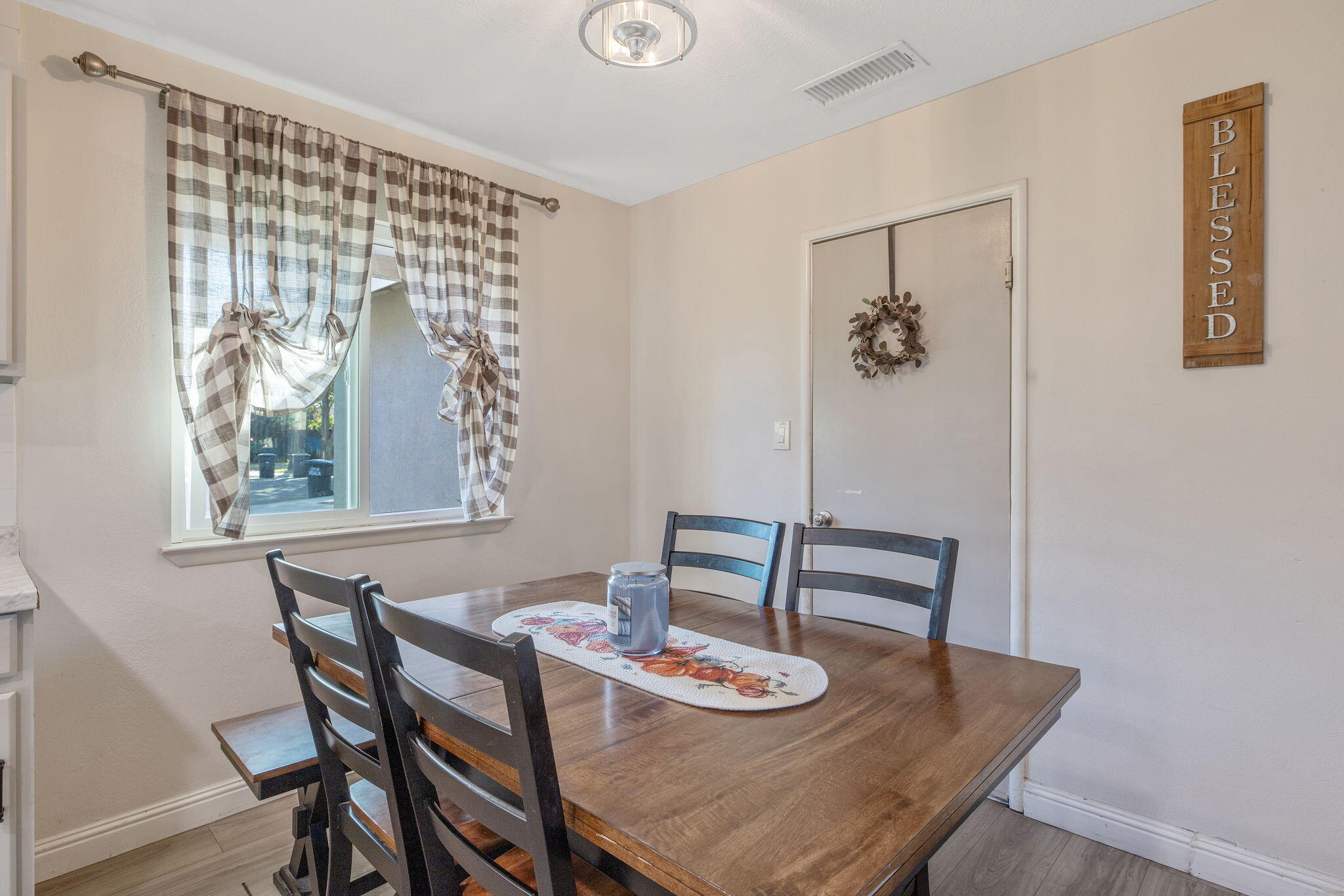 1447 S Thomas St, Visalia, CA 93292
