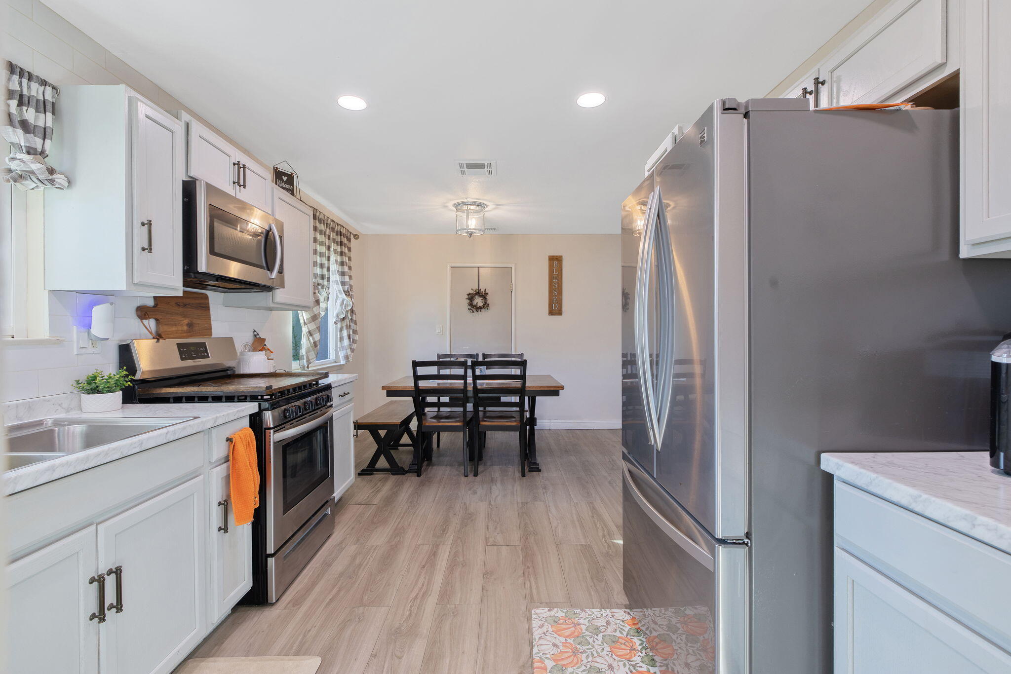 1447 S Thomas St, Visalia, CA 93292