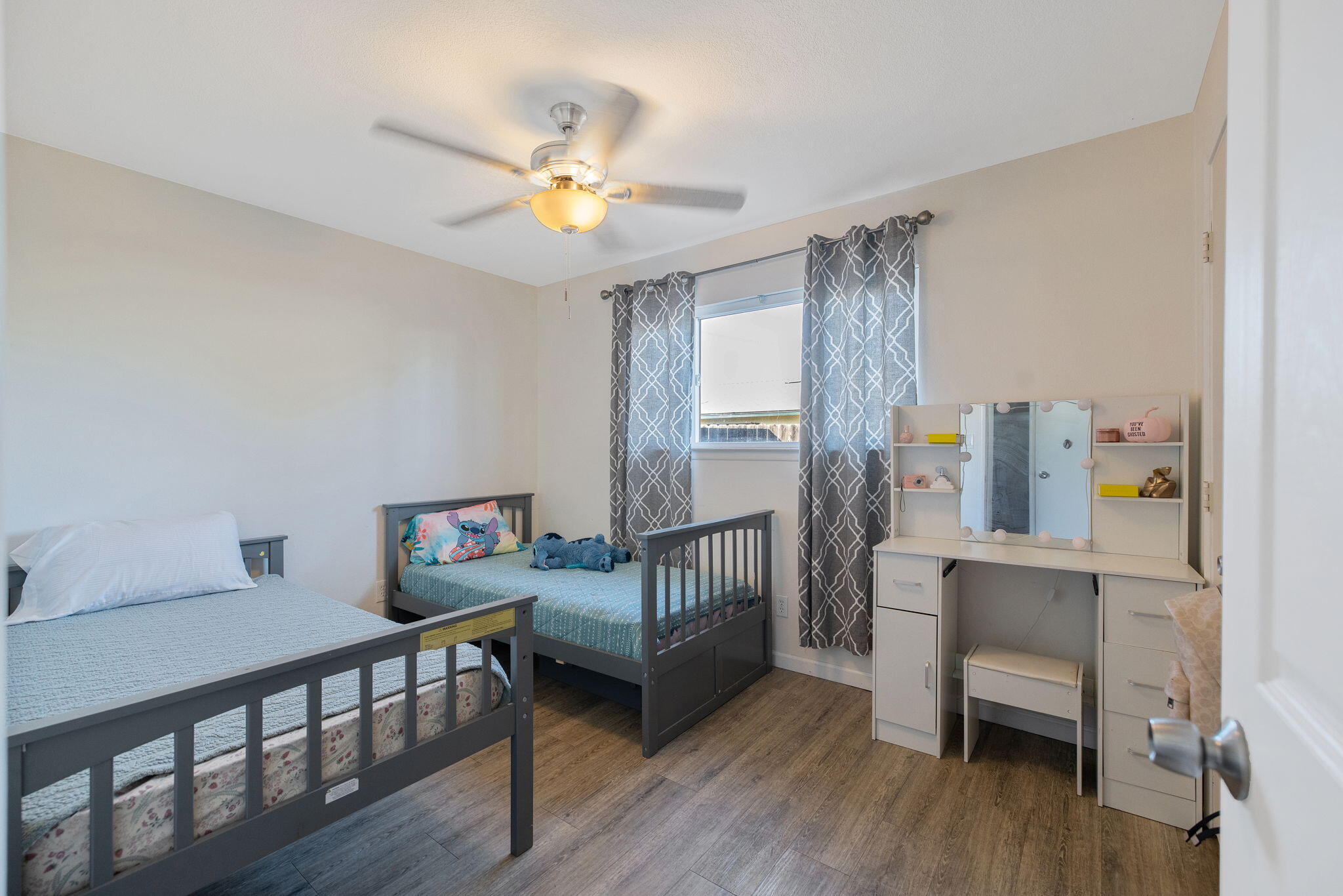 1447 S Thomas St, Visalia, CA 93292