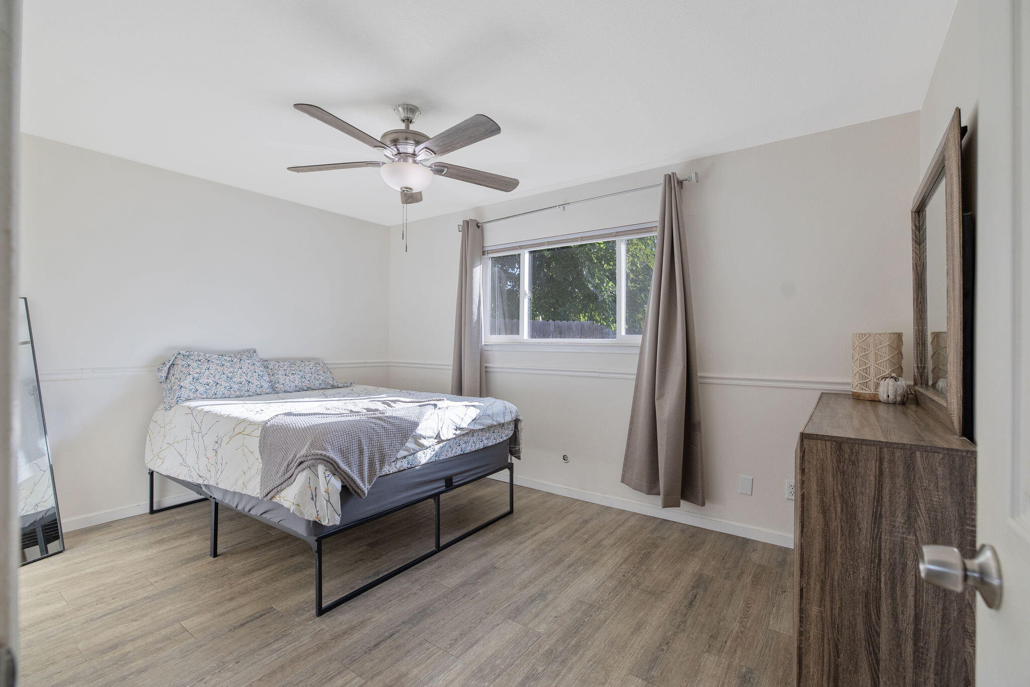 1447 S Thomas St, Visalia, CA 93292
