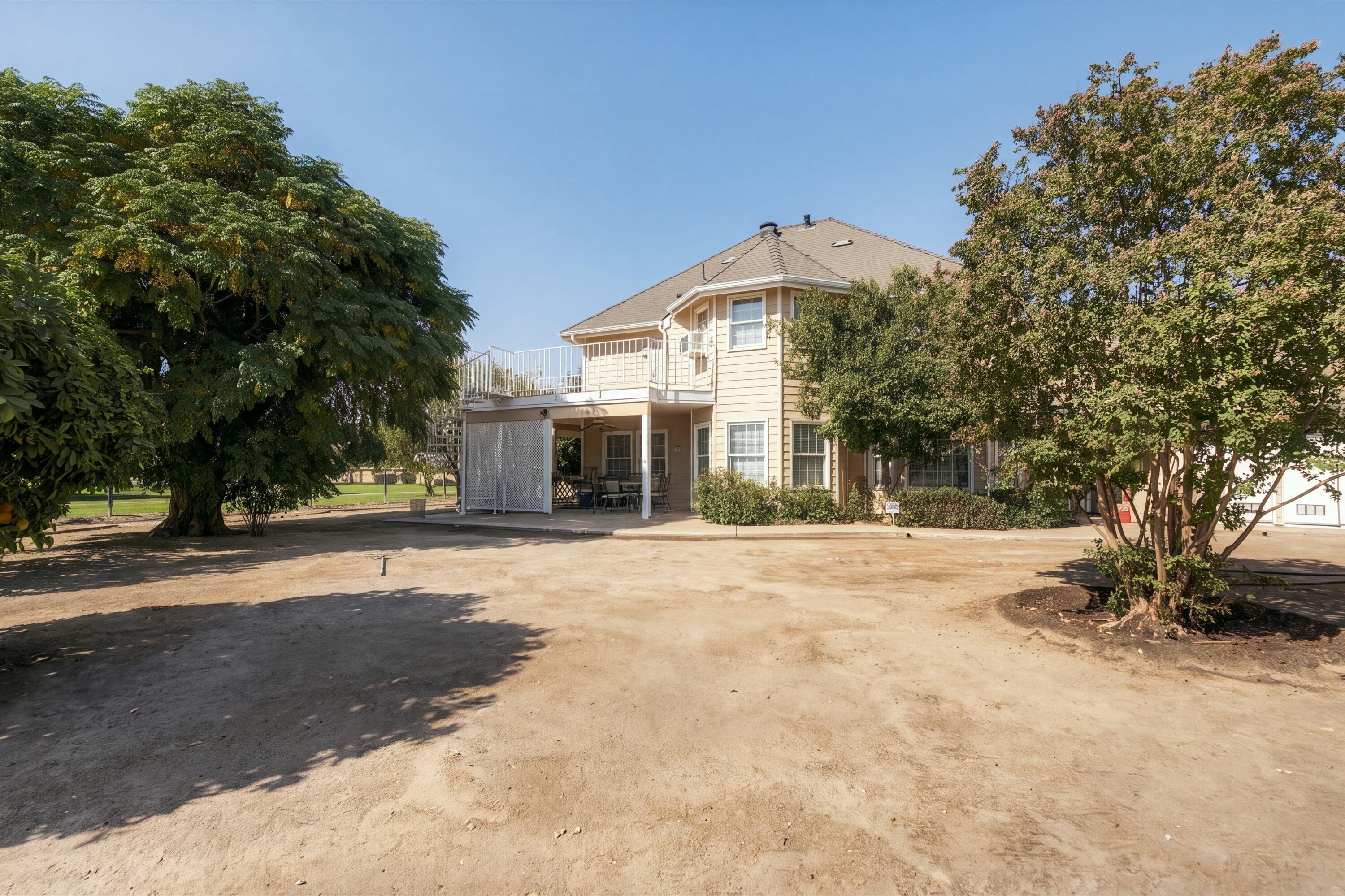 1127 W Gail Ave, Tulare, CA 93274
