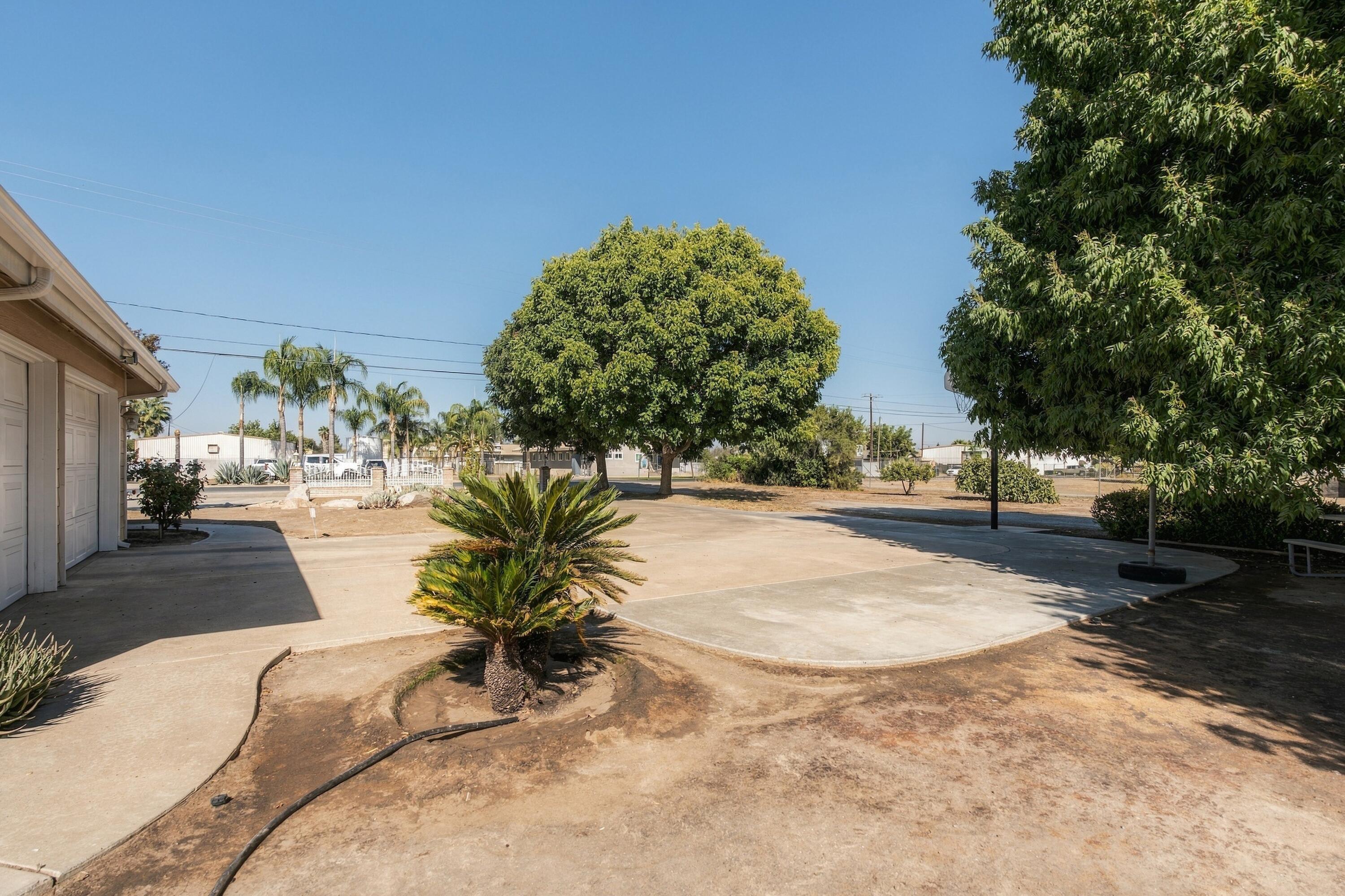 1127 W Gail Ave, Tulare, CA 93274