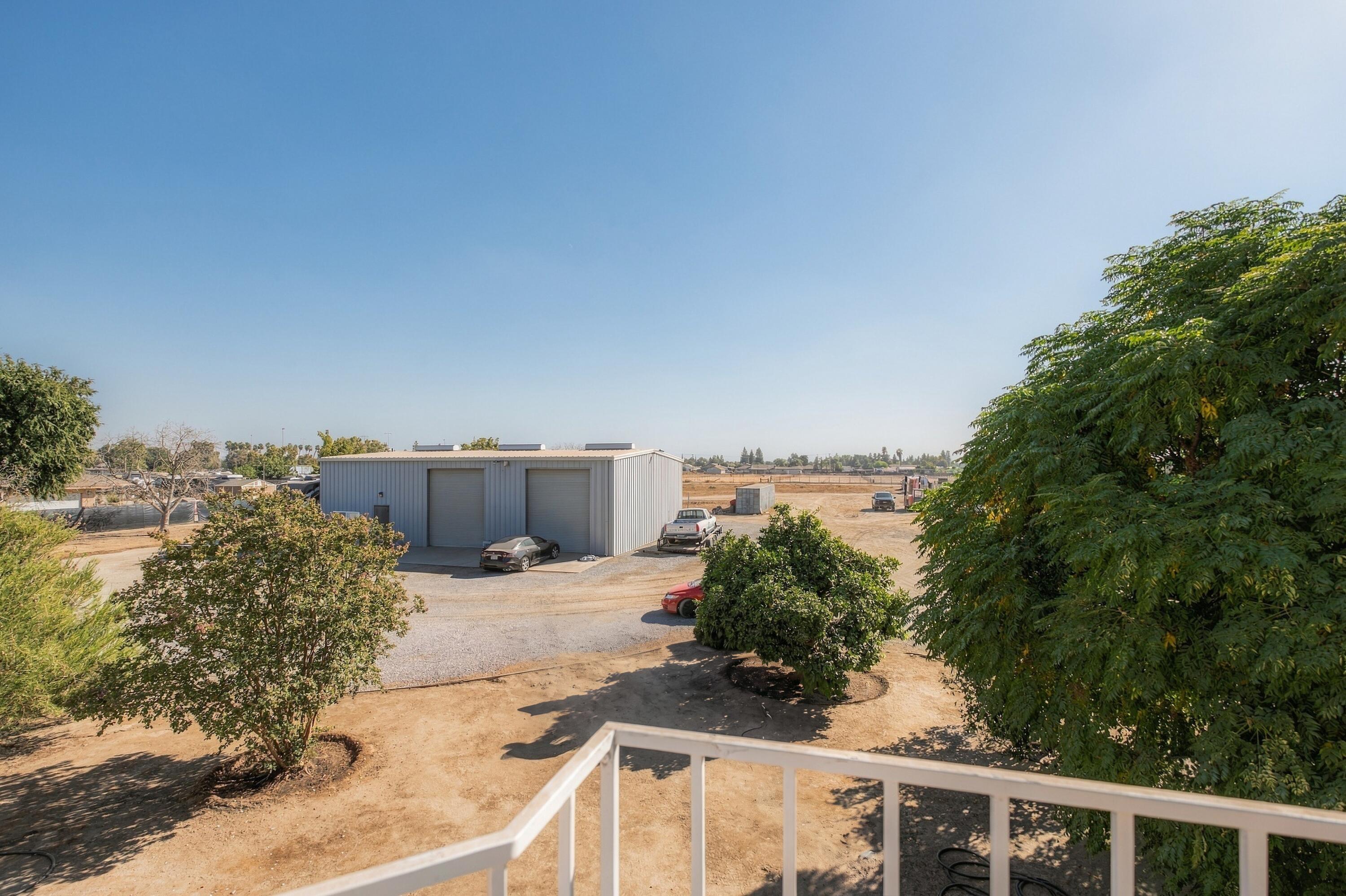 1127 W Gail Ave, Tulare, CA 93274