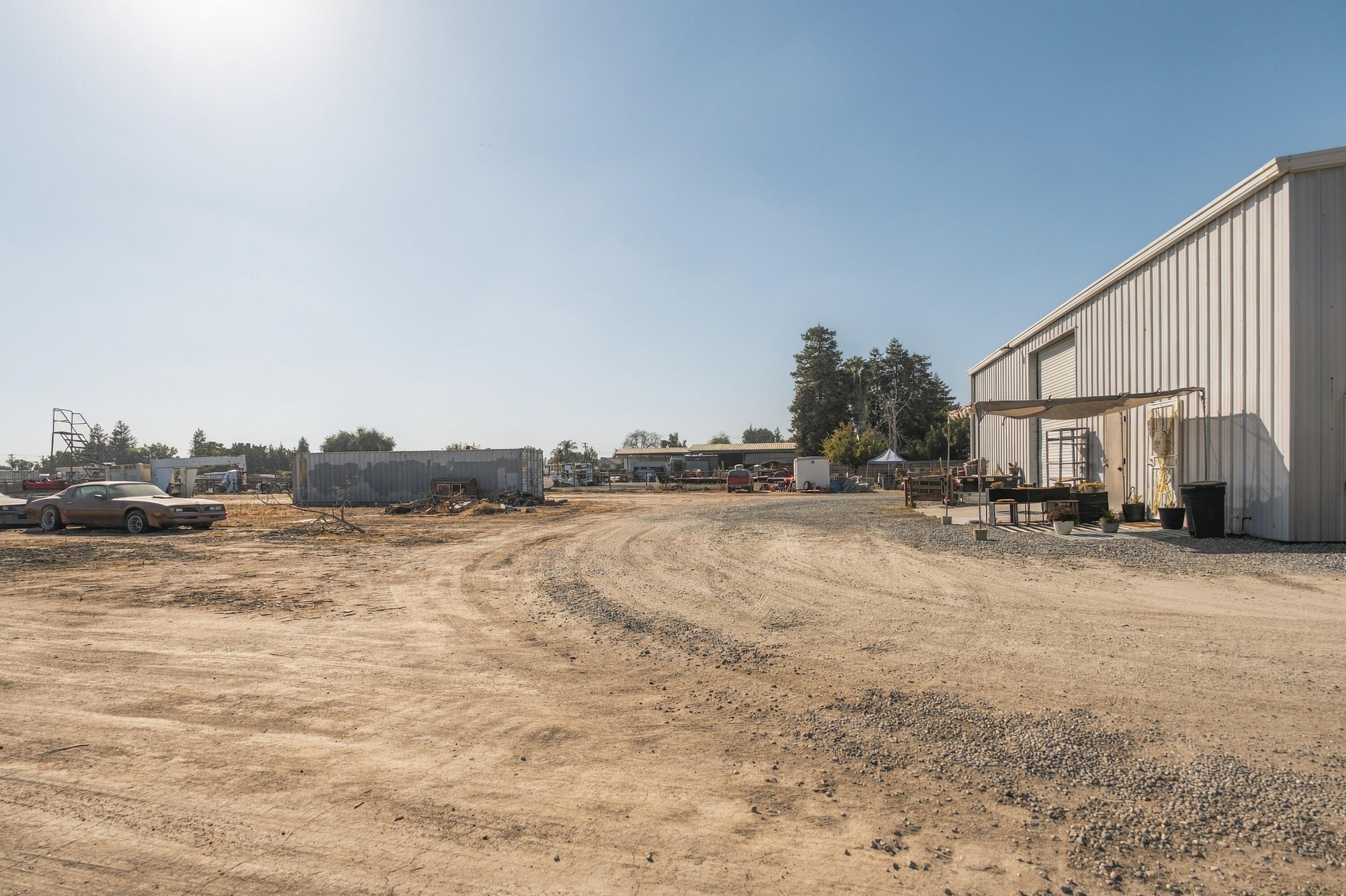 1127 W Gail Ave, Tulare, CA 93274