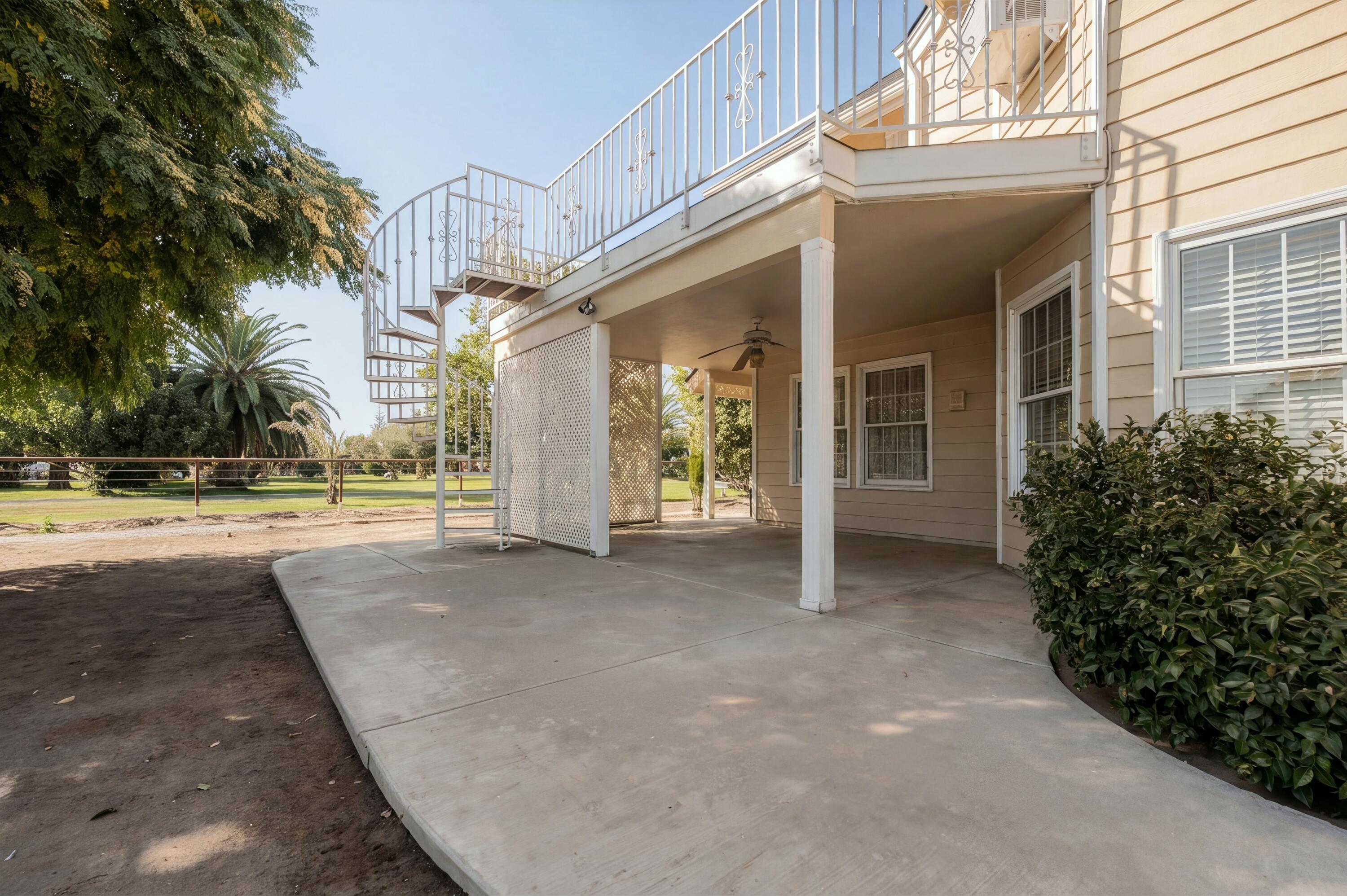 1127 W Gail Ave, Tulare, CA 93274
