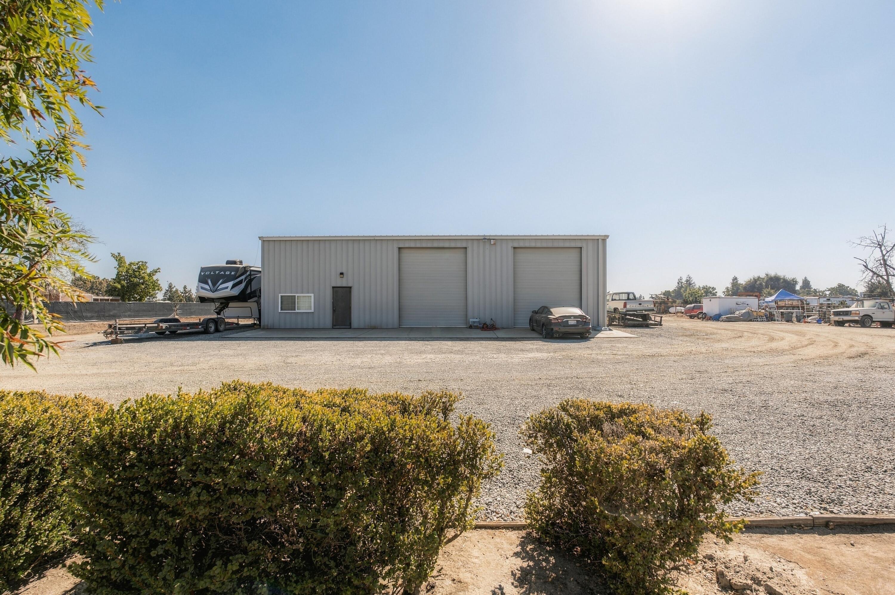 1127 W Gail Ave, Tulare, CA 93274