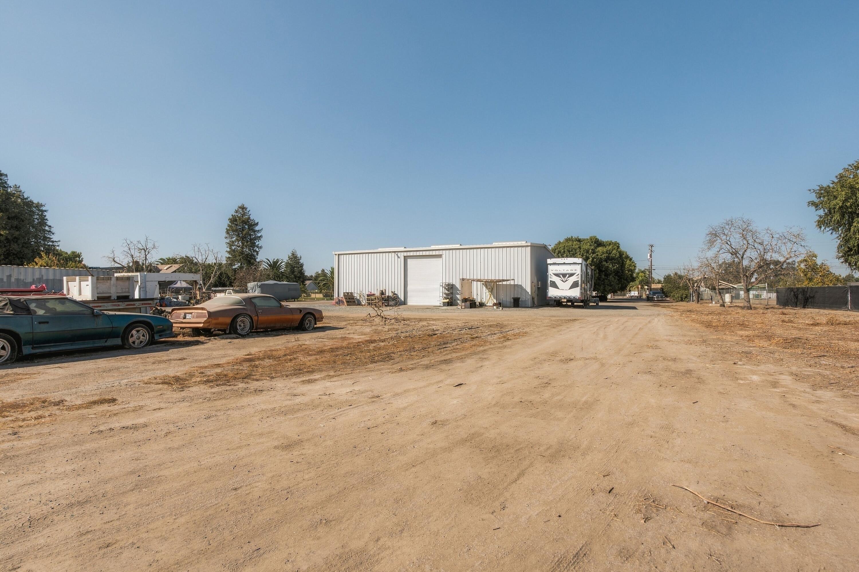 1127 W Gail Ave, Tulare, CA 93274