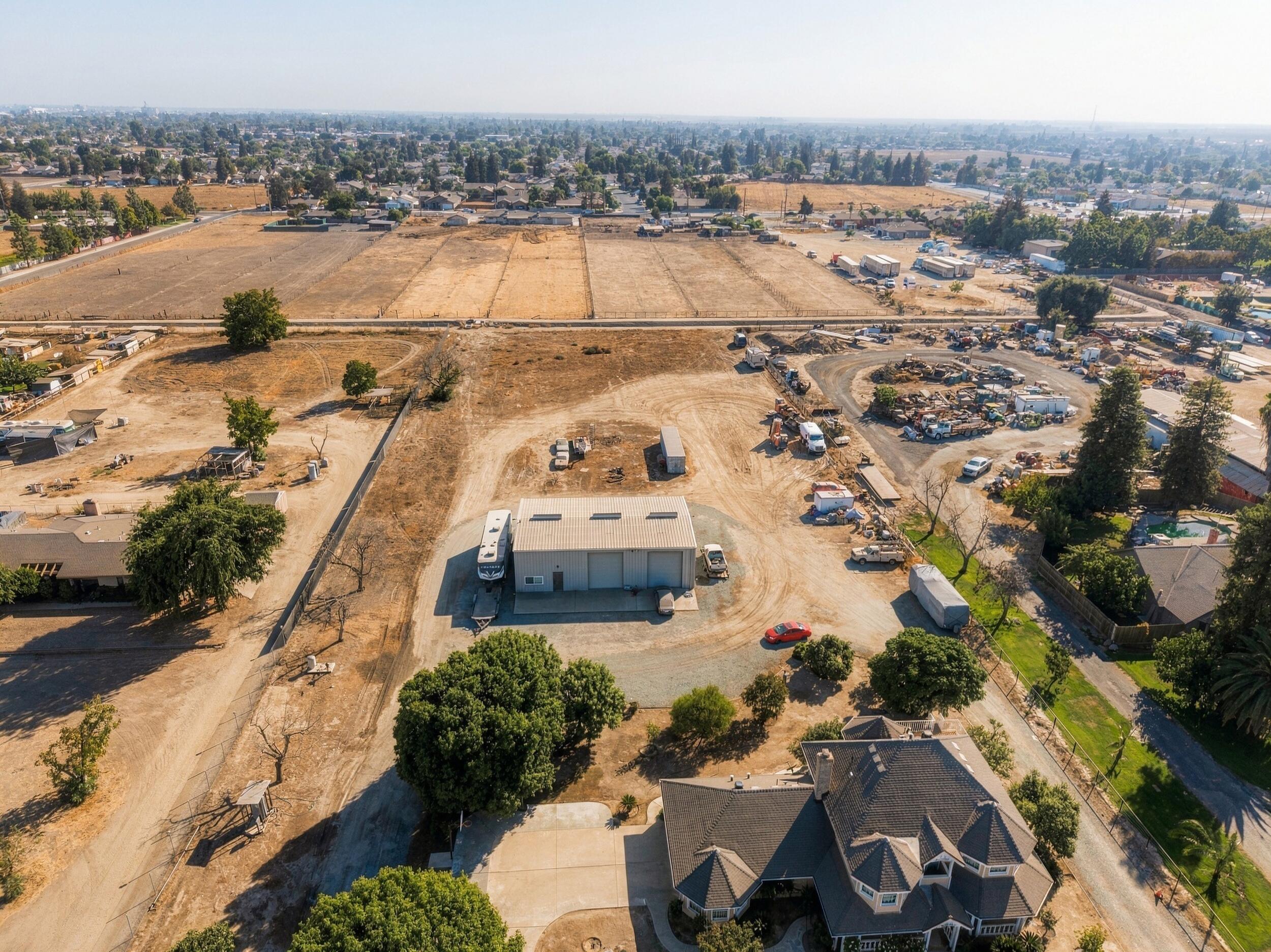 1127 W Gail Ave, Tulare, CA 93274