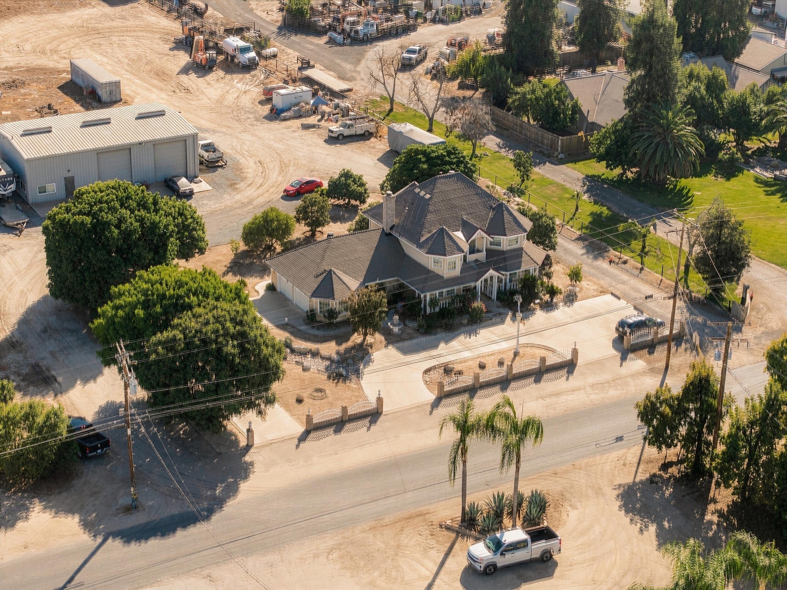 1127 W Gail Ave, Tulare, CA 93274