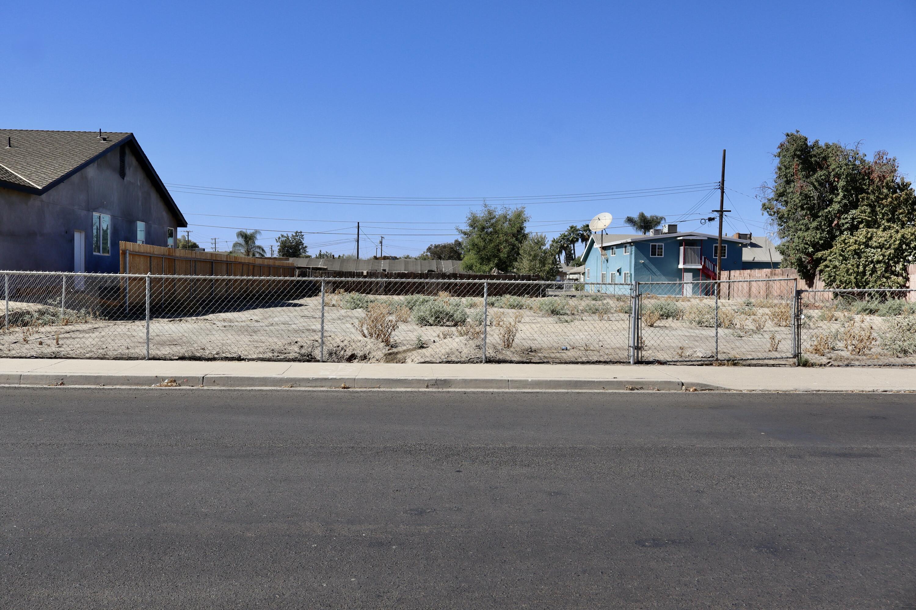 1439 N Conyer St, Visalia, CA 93291