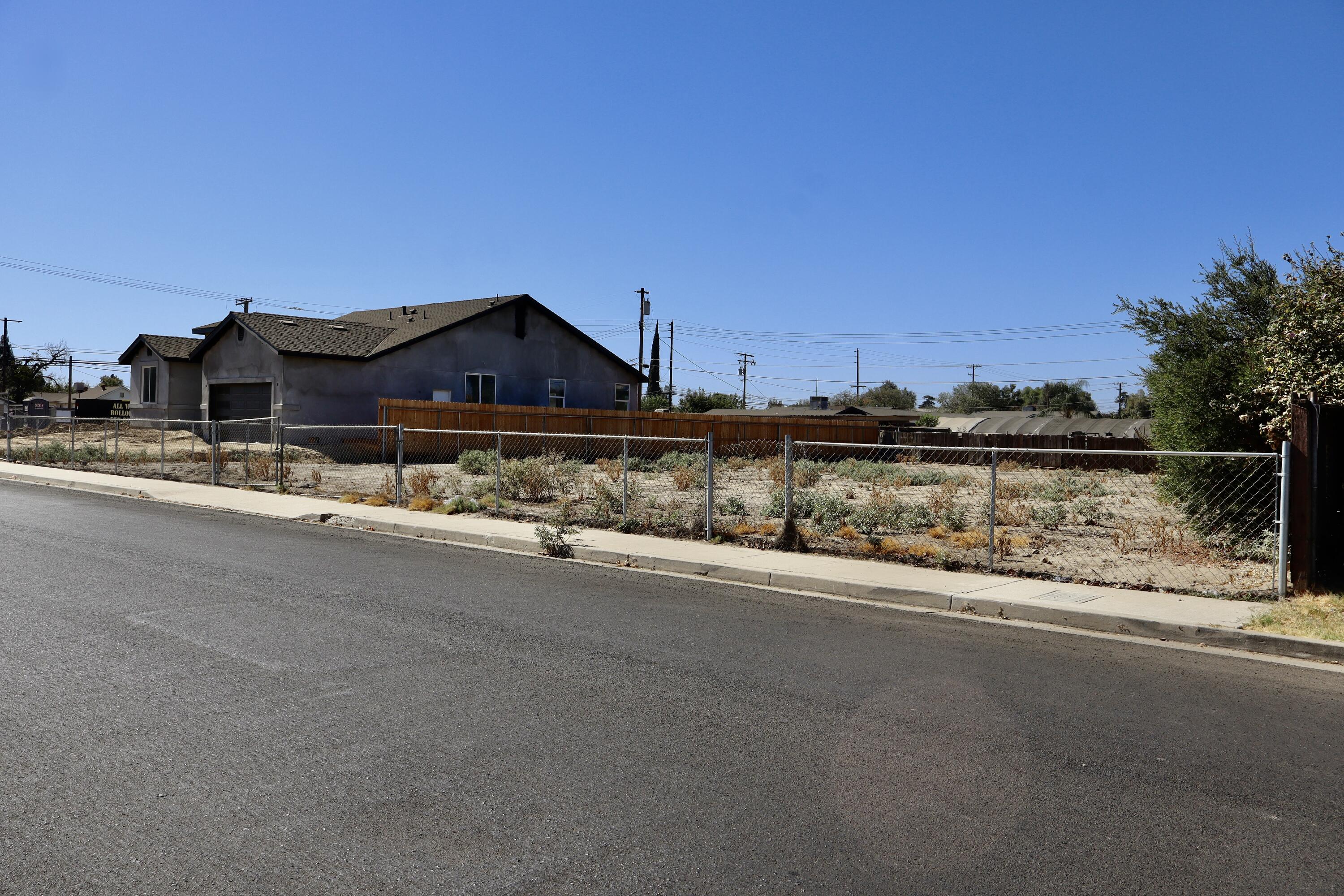 1439 N Conyer St, Visalia, CA 93291