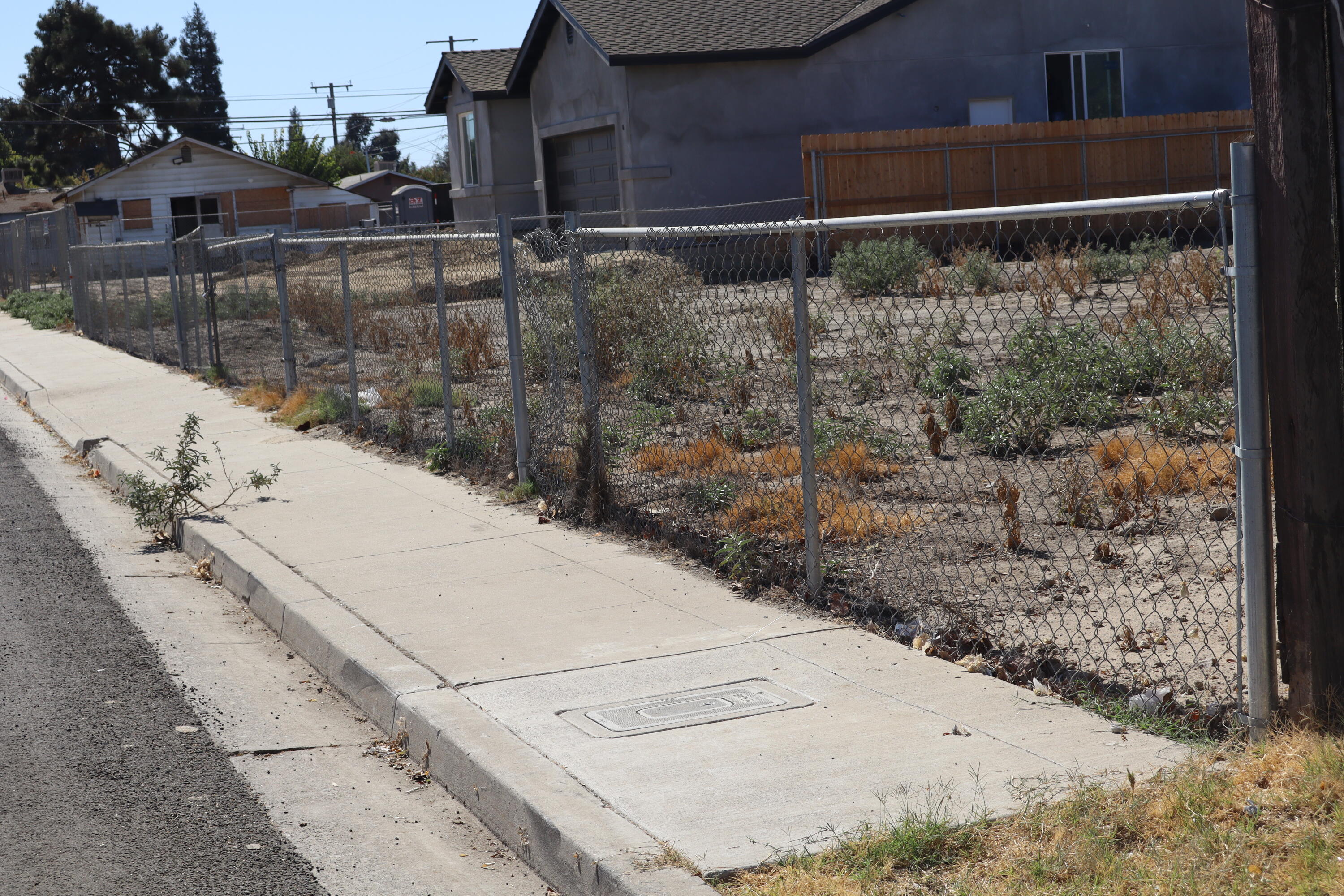 1439 N Conyer St, Visalia, CA 93291