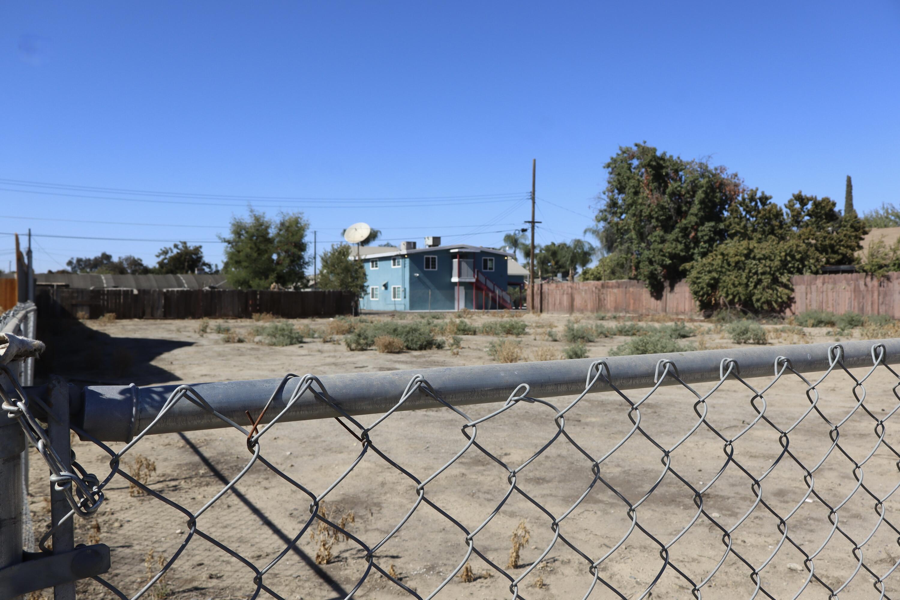 1439 N Conyer St, Visalia, CA 93291