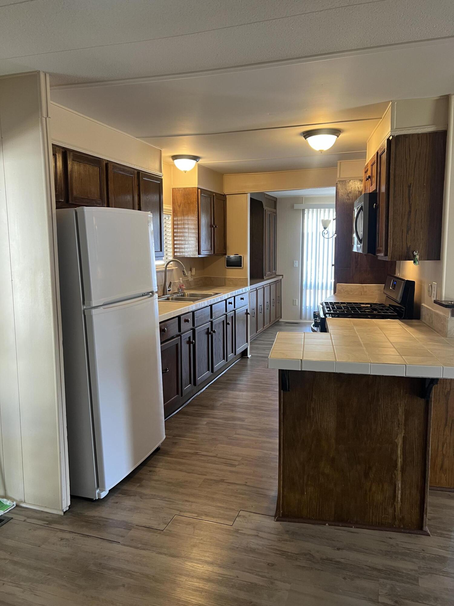2400 W Midvalley Ave #P2, Visalia, CA 93277