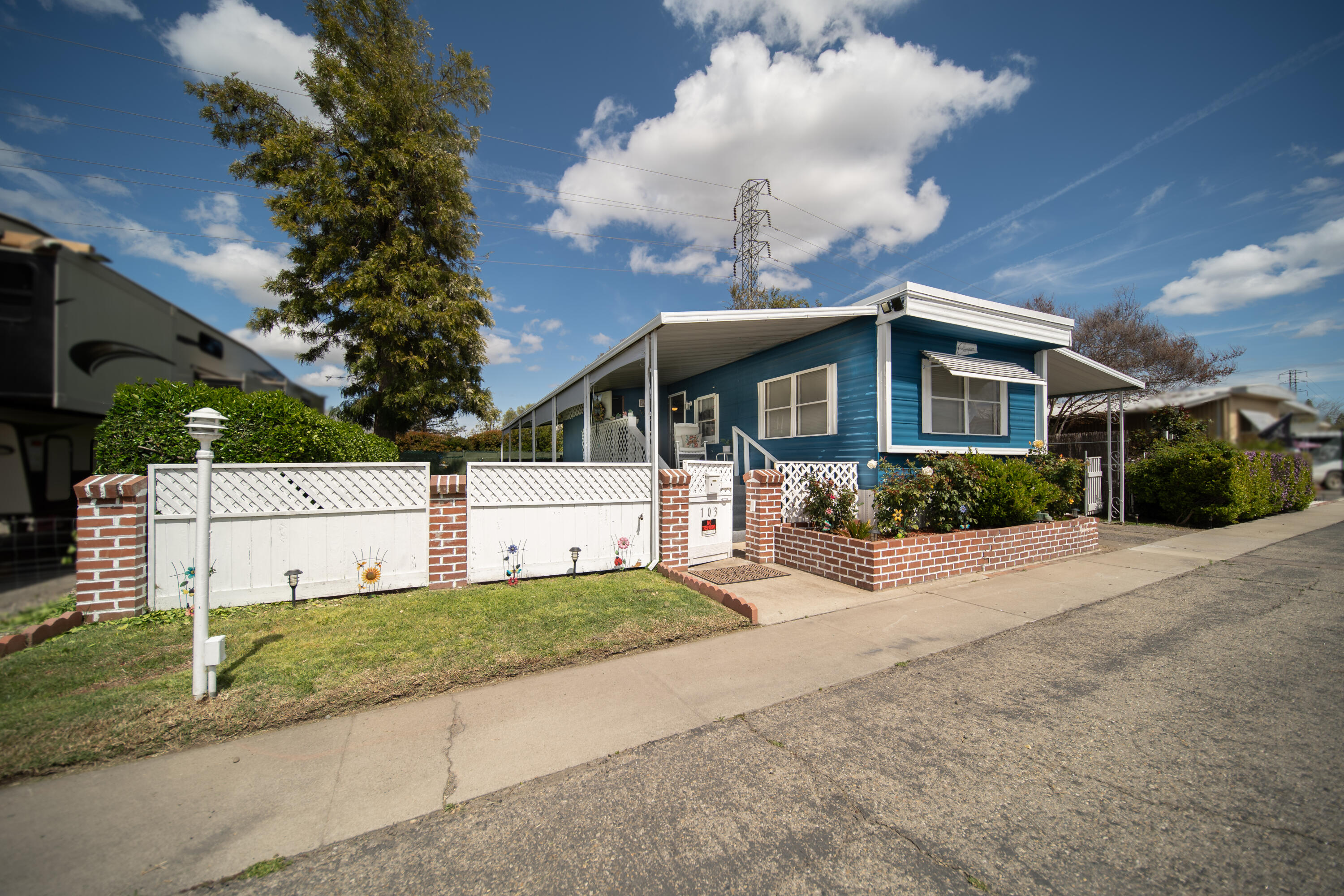 7676 N Fresno St #103, Fresno, CA 93720