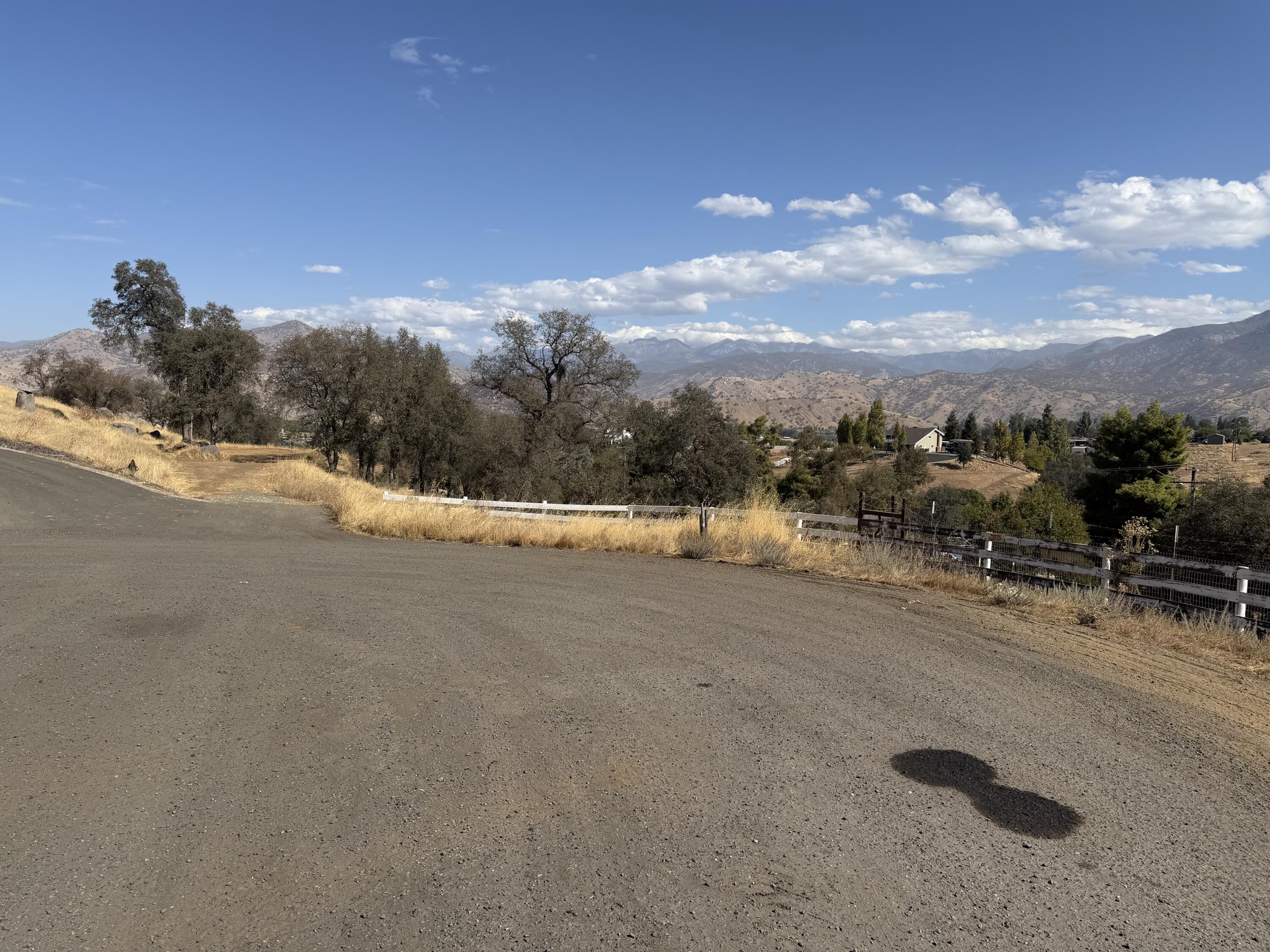 16326 Wrangler Dr, Springville, CA 93265