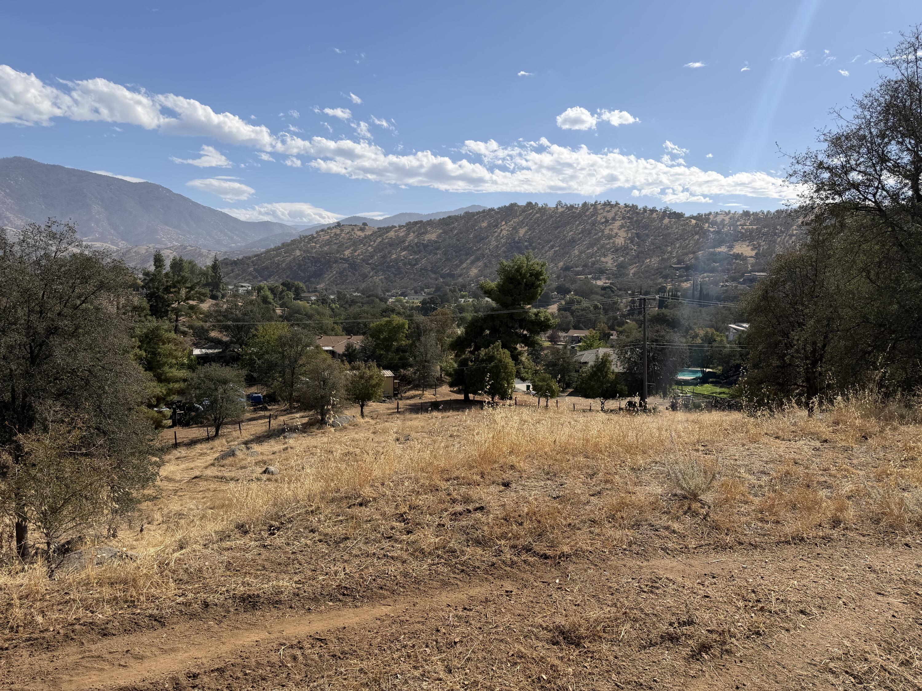 16326 Wrangler Dr, Springville, CA 93265