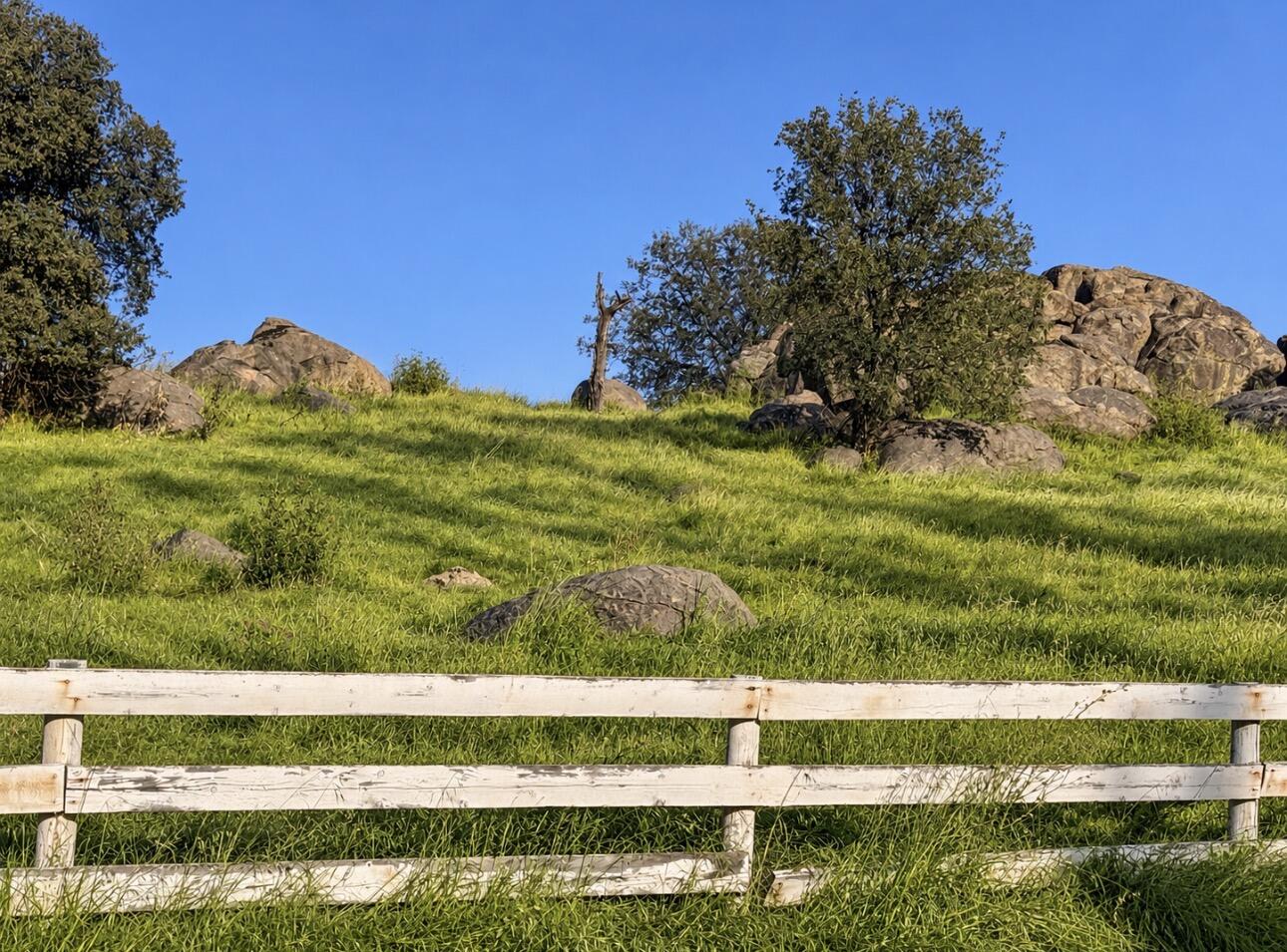 16988 Coyote Dr, Springville, CA 93265